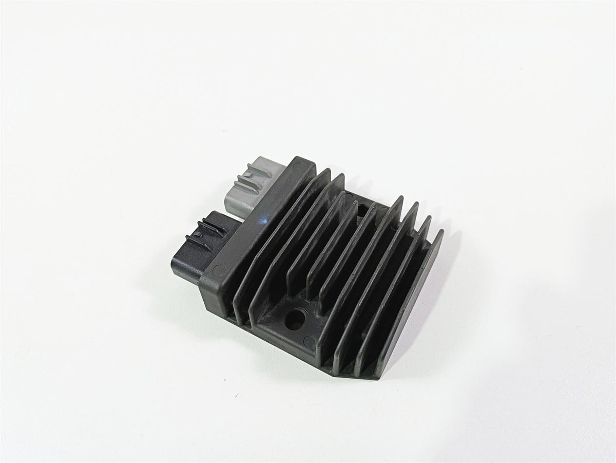 2024 Triumph Tiger 900 GT Rectifier Voltage Regulator FH027AA T1300675 {{ shop.shopifyCountryName }} - Mototech271