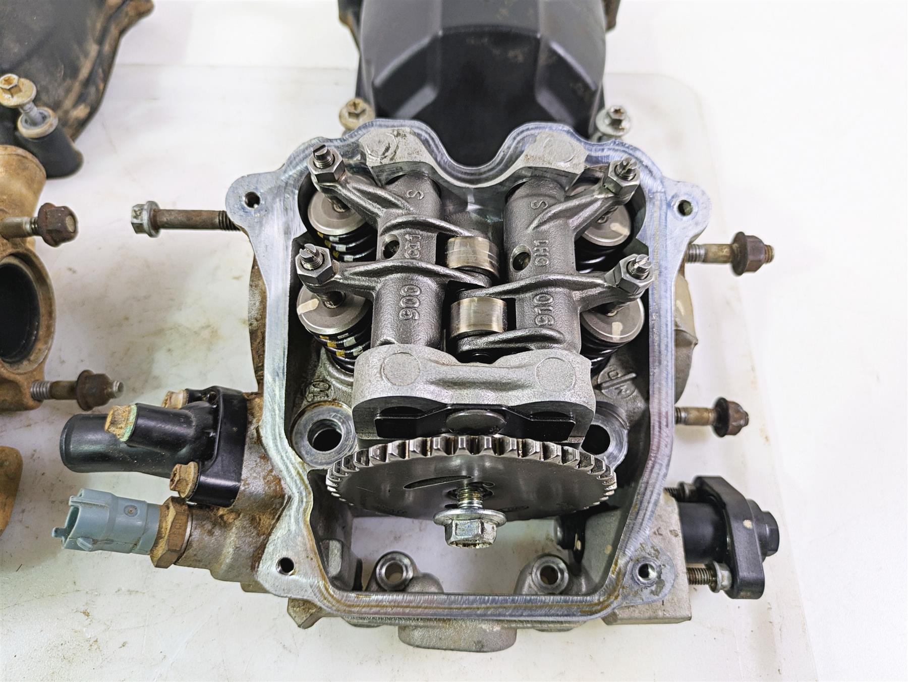 2011 Can-Am Outlander 650 4X4 XT Cylinderhead Cylinder Head Set 420623941 {{ shop.shopifyCountryName }} - Mototech271