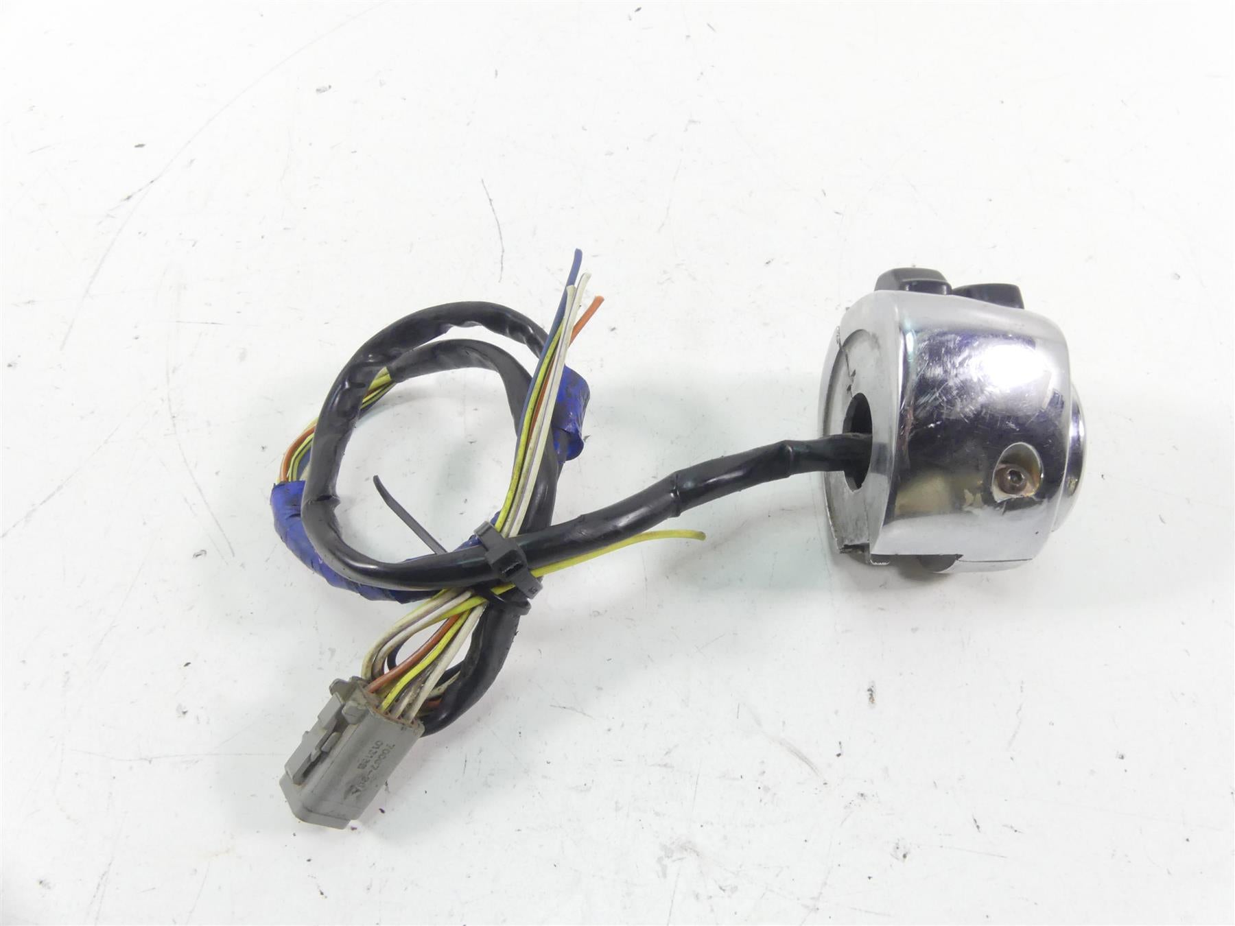 1998 Harley Dyna FXDL Low Rider Left Hand Turn Signal Control Switch 71682-06A {{ shop.shopifyCountryName }} - Mototech271