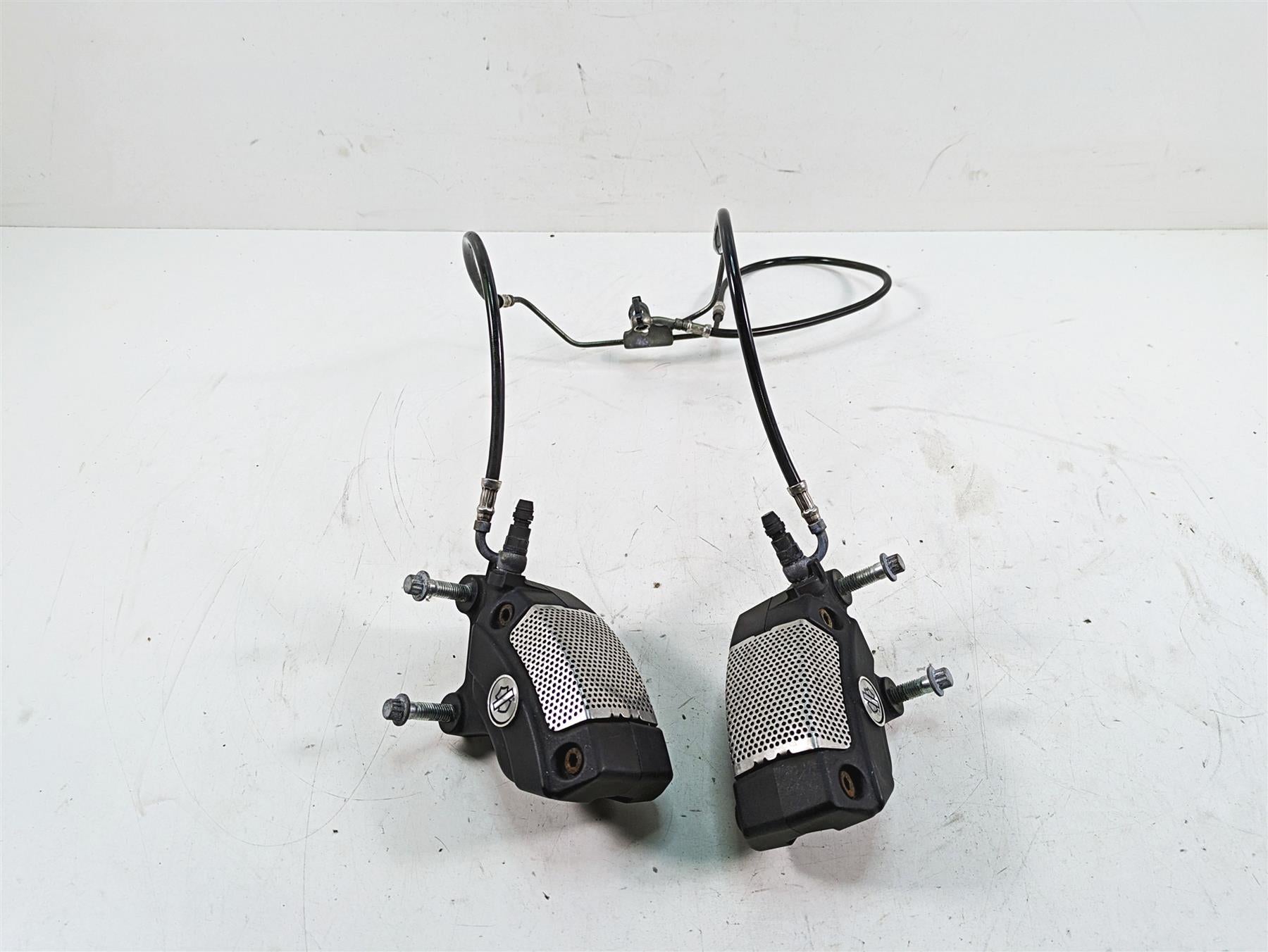 2009 Harley Touring FLHTCU Electra Glide Front Brake Caliper Set 43027-08