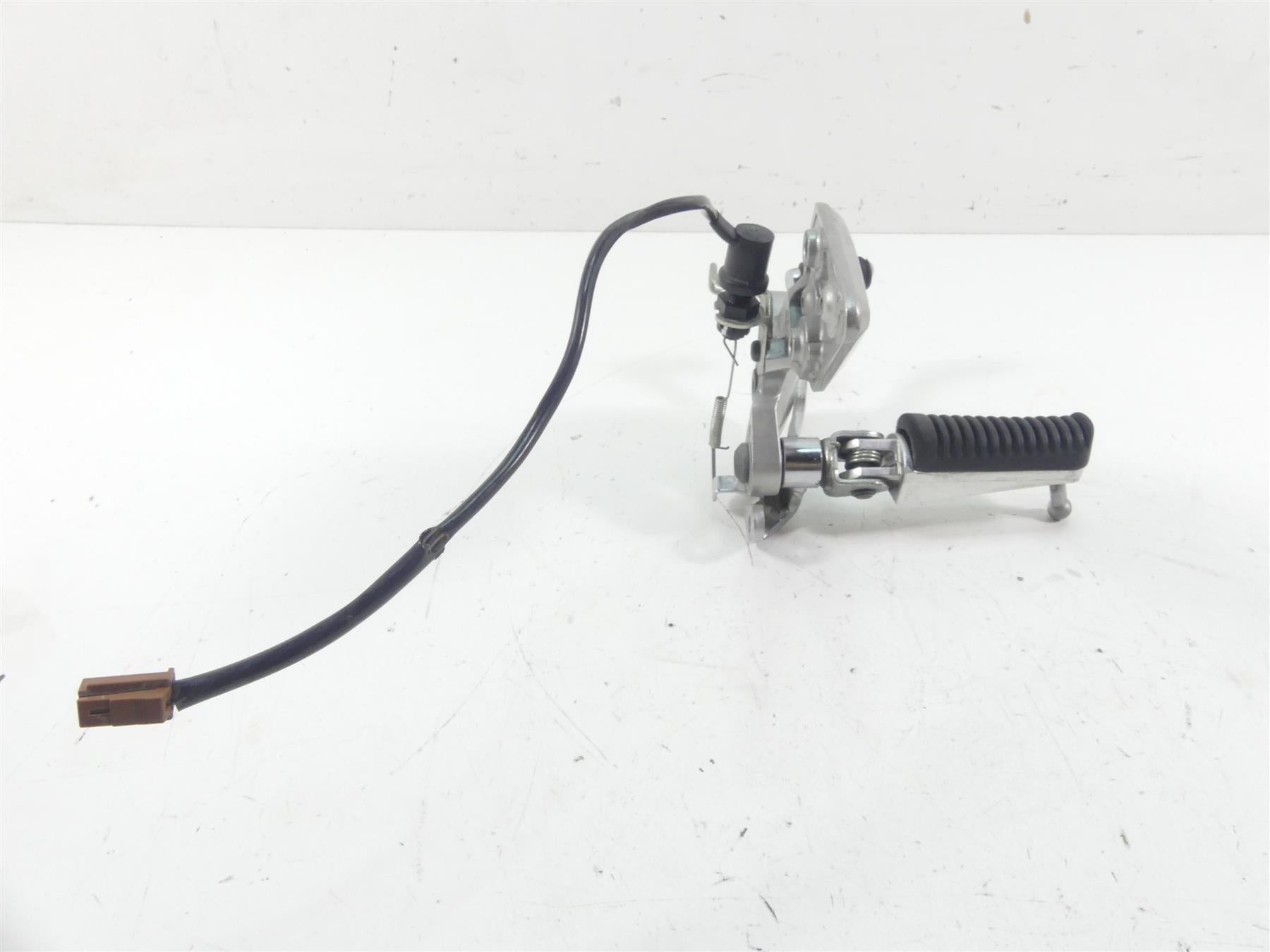 2008 Yamaha FZ1 Fazer Right Rider Footpeg Brake Pedal -Read 2D1-27443-00-00 {{ shop.shopifyCountryName }} - Mototech271