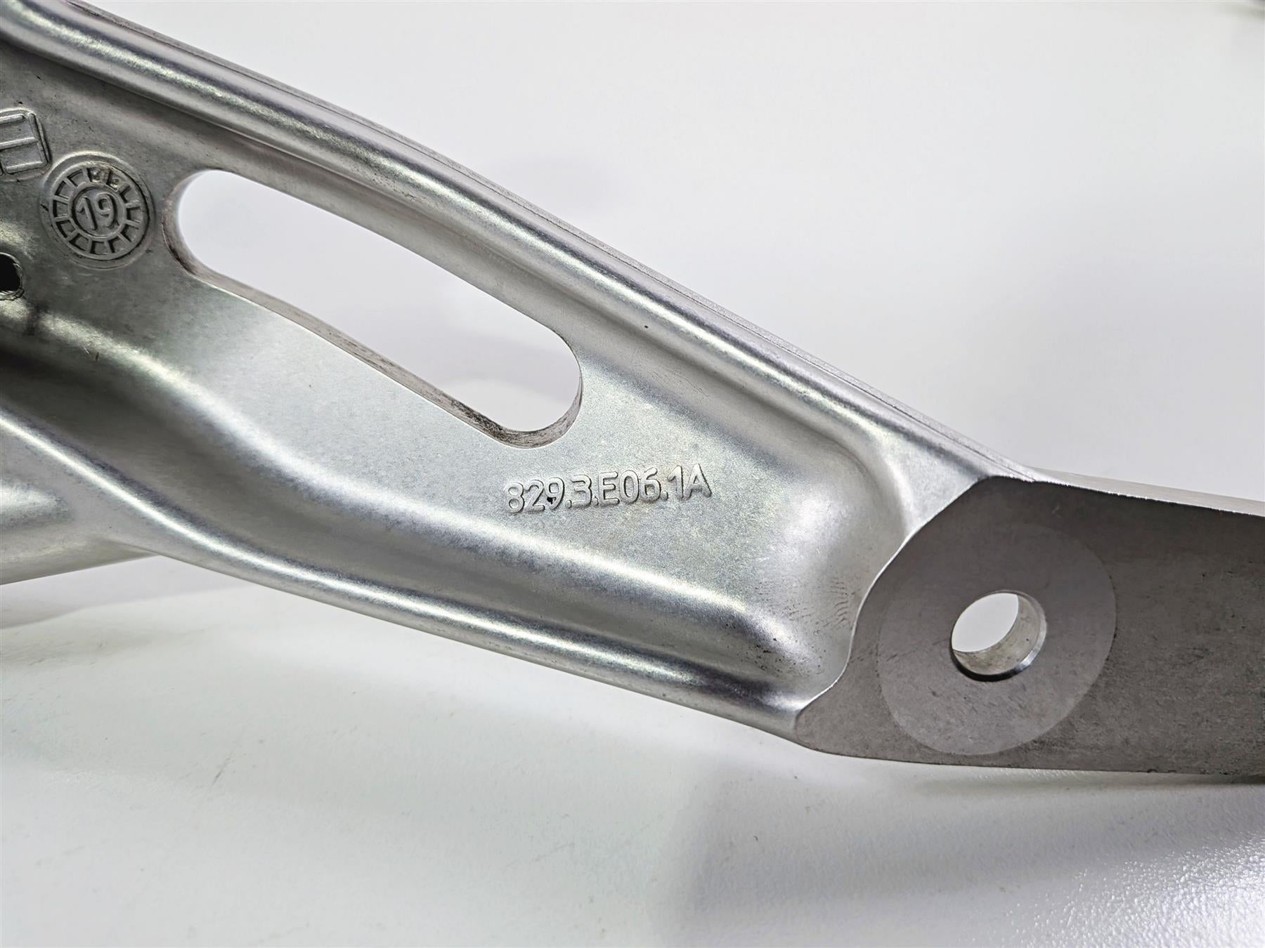 2019 Ducati 959 Panigale Left Frame Mount & Footpeg Set 8291E061AA 82424631AA {{ shop.shopifyCountryName }} - Mototech271