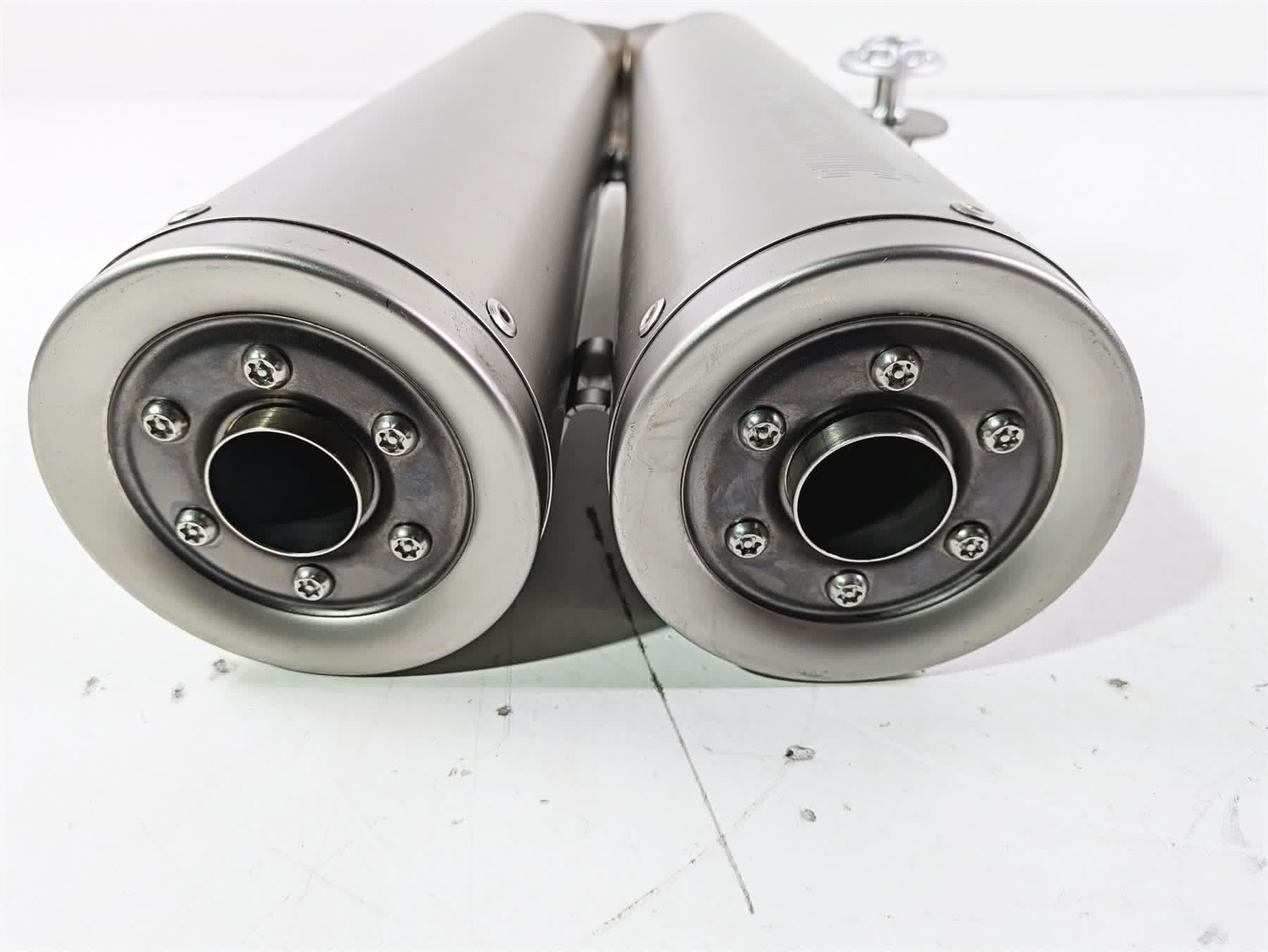 2015 BMW R nineT K21 Nice Akrapovic Oem Exhaust Pipe Muffler 18518544817 {{ shop.shopifyCountryName }} - Mototech271