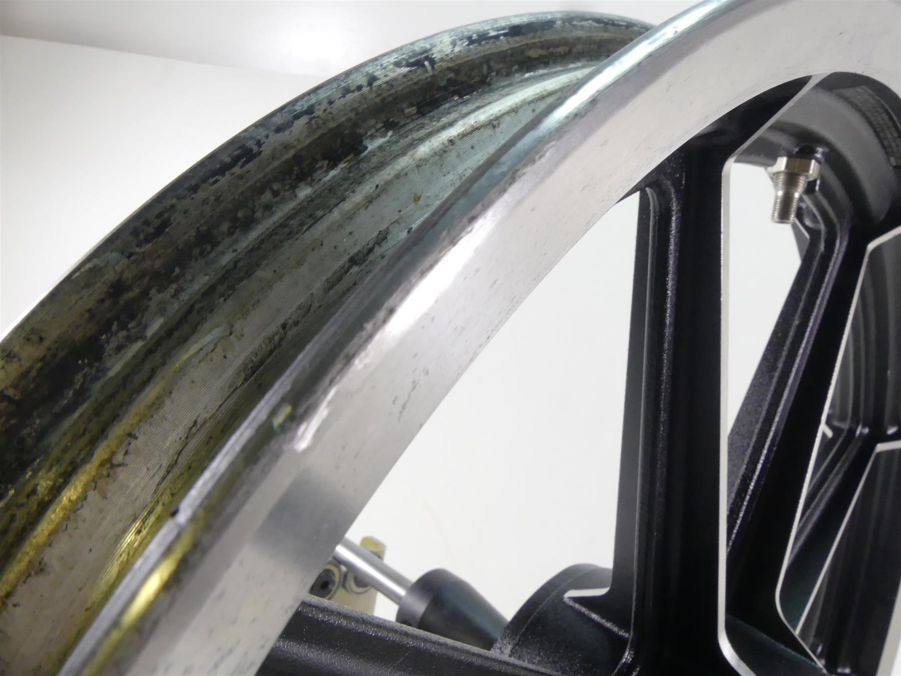 1993 Harley Dyna FXDL Low Rider Front 9 Spoke Cast Wheel Rim 19x2.15 43499-84 {{ shop.shopifyCountryName }} - Mototech271