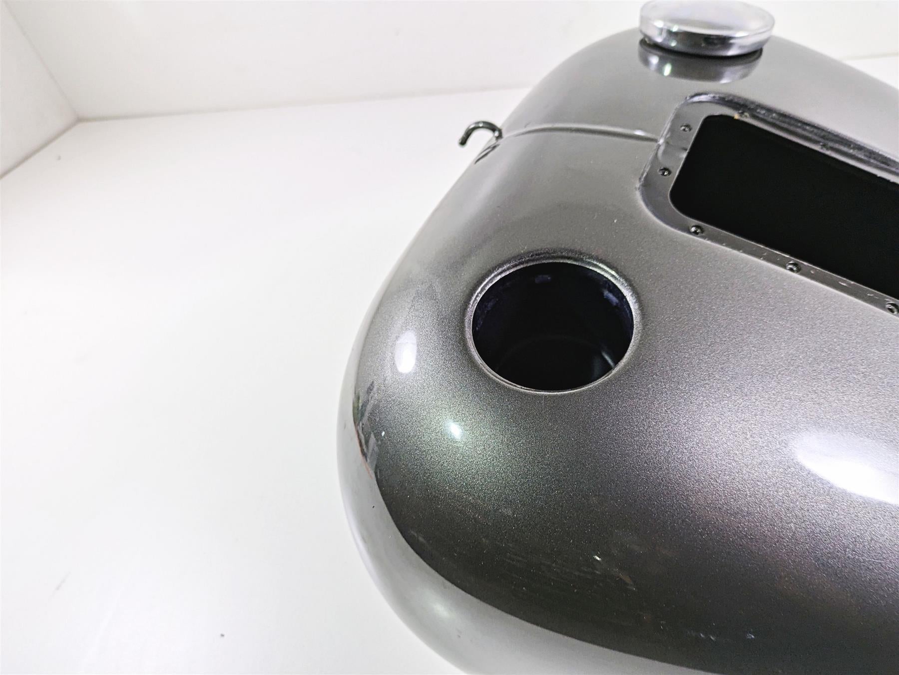 2009 Harley FLSTSB Cross Bones Fuel Gas Petrol Tank - Read 61000800 {{ shop.shopifyCountryName }} - Mototech271