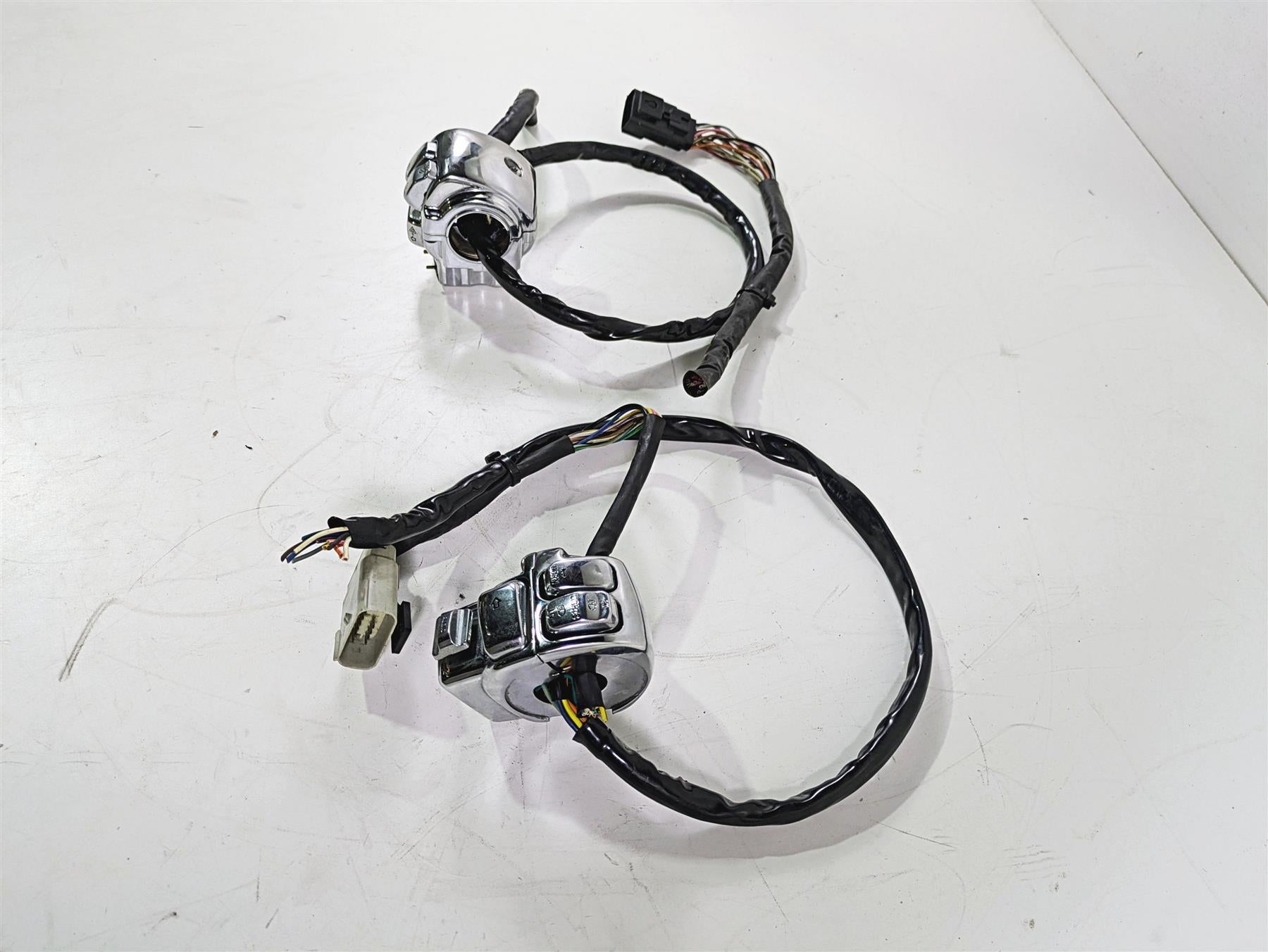 2010 Harley Touring FLHX Street Glide Left Right Chrome Control Switch 71682-06A {{ shop.shopifyCountryName }} - Mototech271