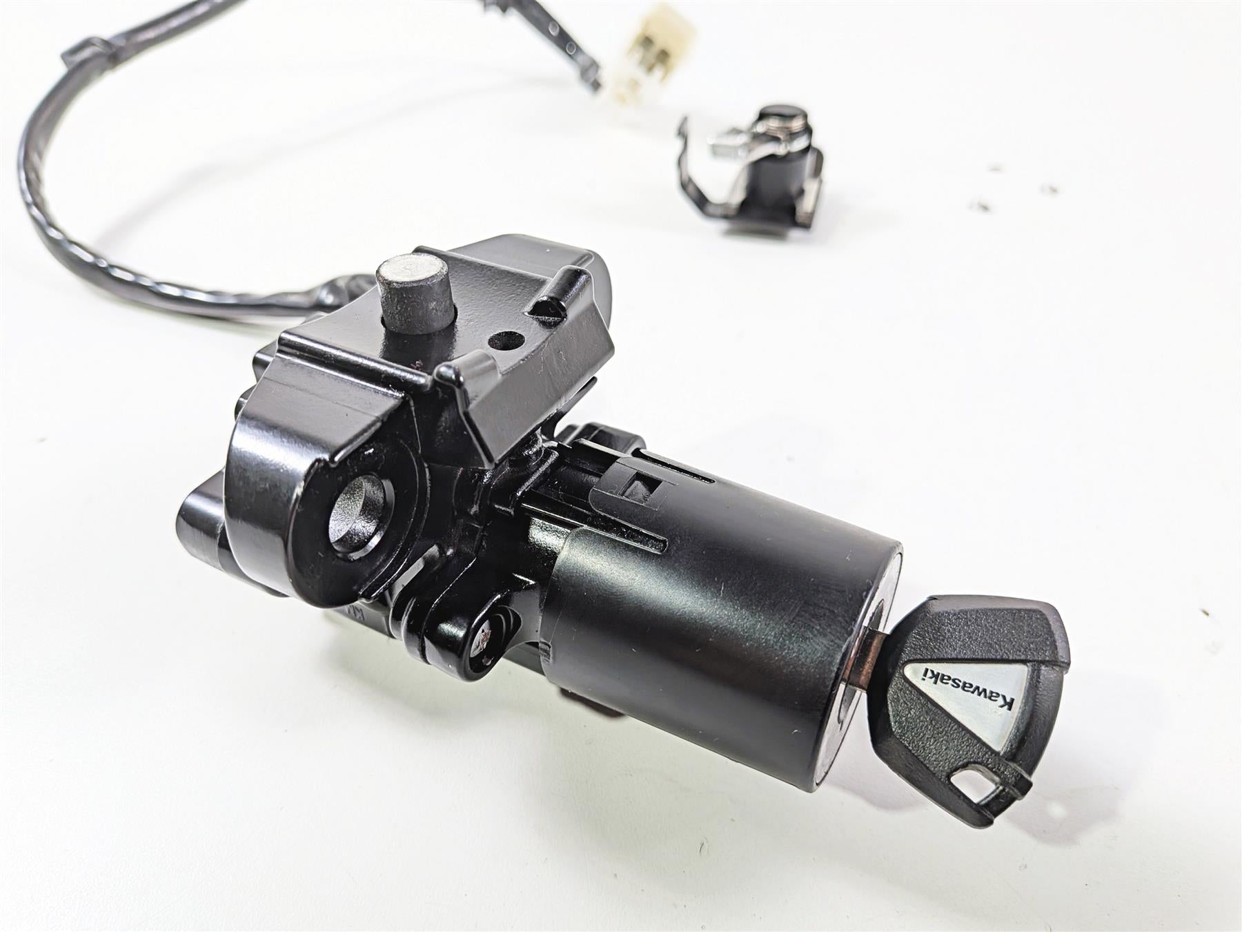 2022 Kawasaki ZX10R ZX1000 Ninja Ignition Switch Key Seat Lock Set 27048-5261 {{ shop.shopifyCountryName }} - Mototech271