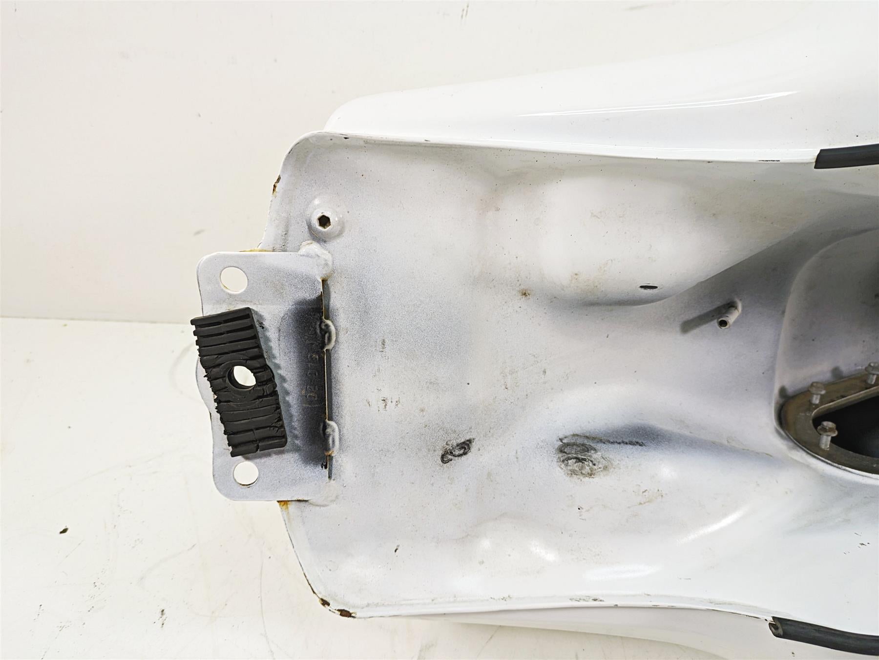 2013 Moto Guzzi V7 750 Stone White Fuel Gas Petrol Tank 887944 {{ shop.shopifyCountryName }} - Mototech271