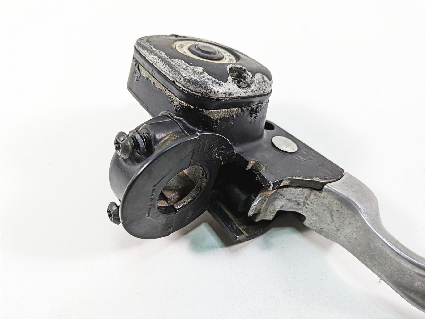 2006 Harley Touring FLHXI Street Glide Front Brake Master Cylinder Read 41700738 {{ shop.shopifyCountryName }} - Mototech271