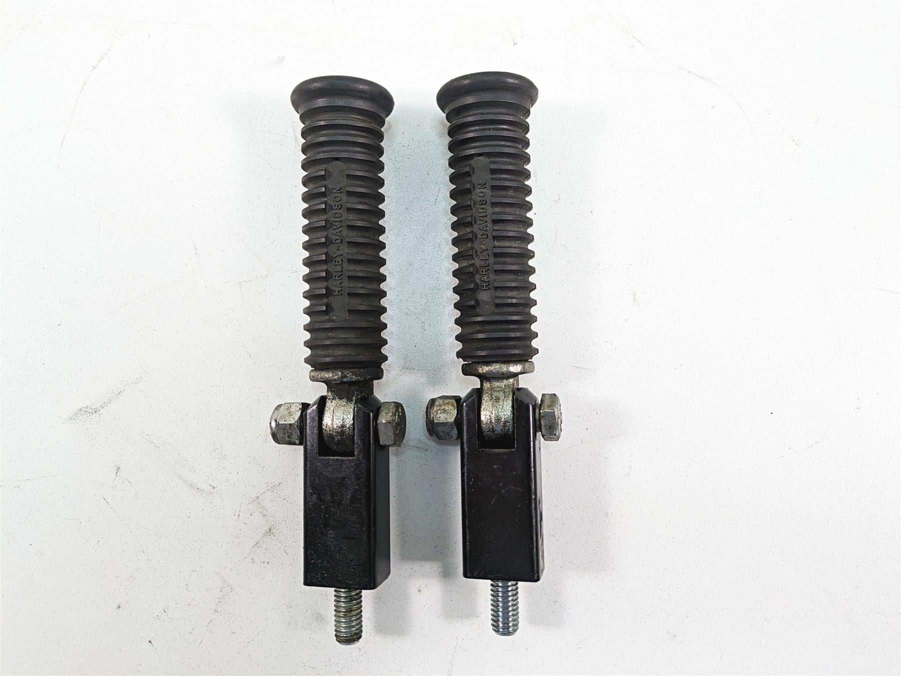 1986 Harley Sportster XLH 883 Rear Passenger Foot Peg Set 50615-83 {{ shop.shopifyCountryName }} - Mototech271
