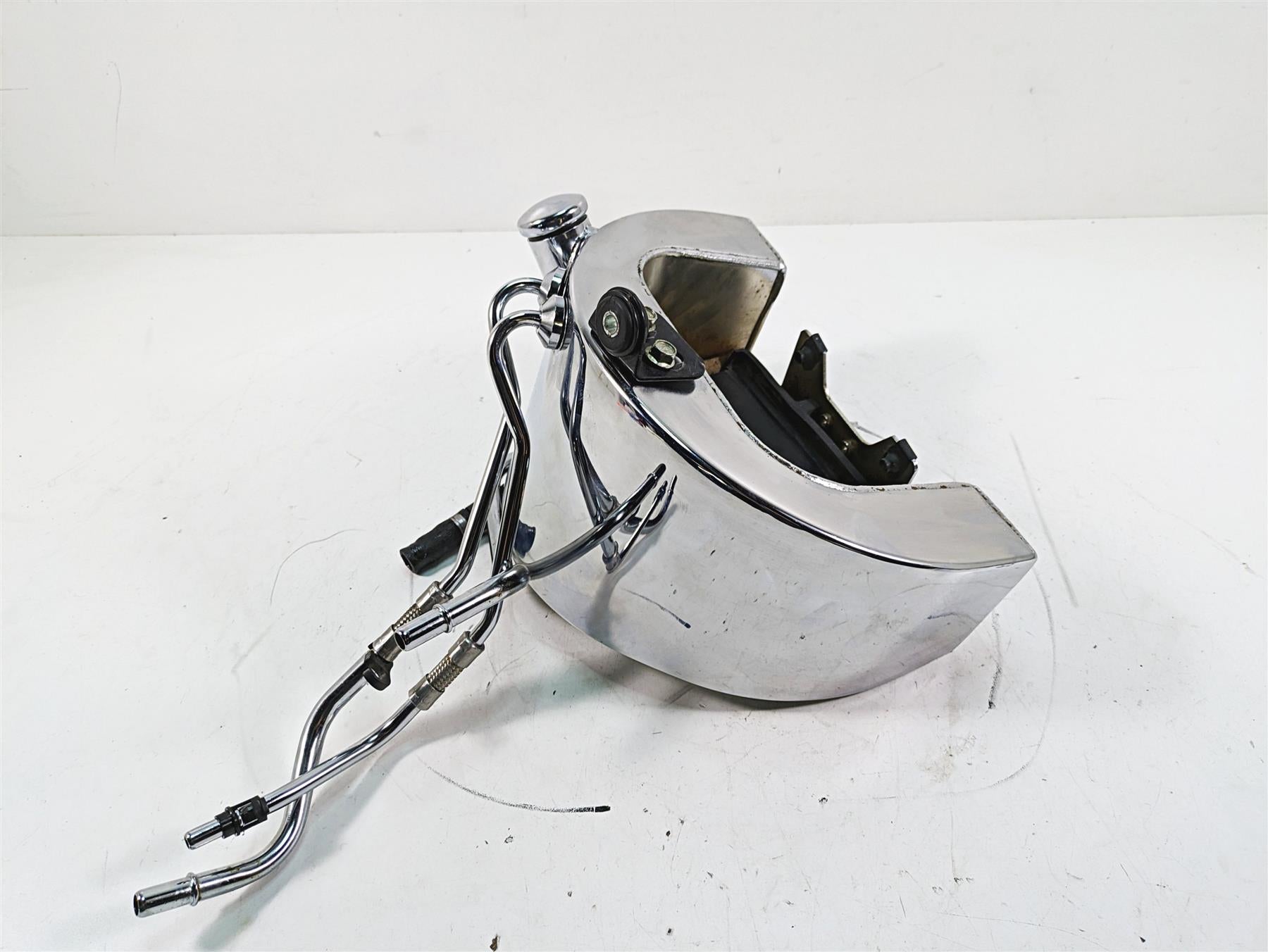 2006 Harley Softail FXSTSI Springer Chrome Oil Tank Reservoir 62498-00A {{ shop.shopifyCountryName }} - Mototech271