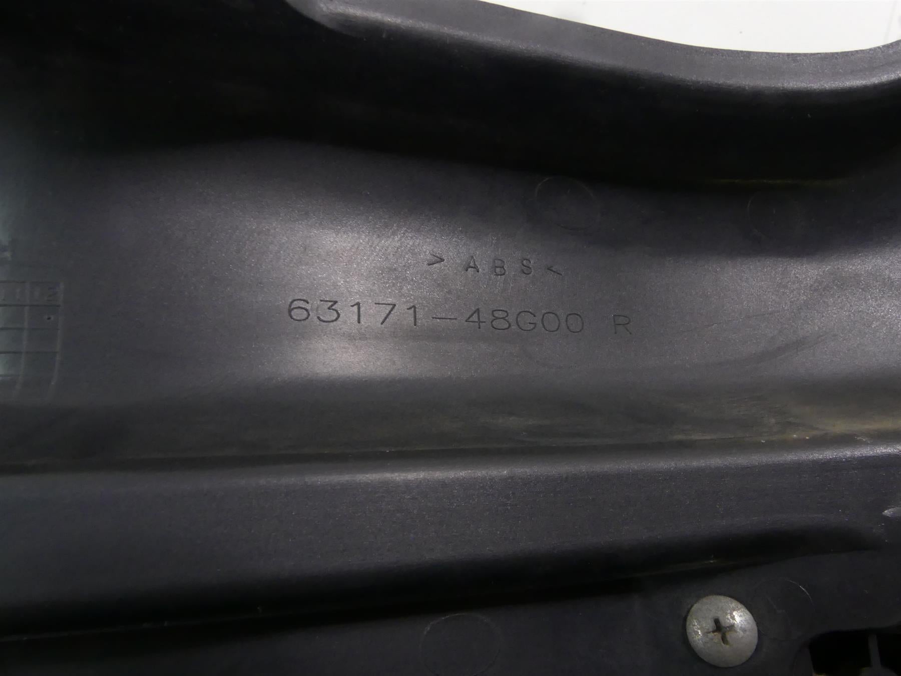 2007 Suzuki M109R VZR1800 Boulevard Side Cover Fairing Set 47210-48G00 {{ shop.shopifyCountryName }} - Mototech271