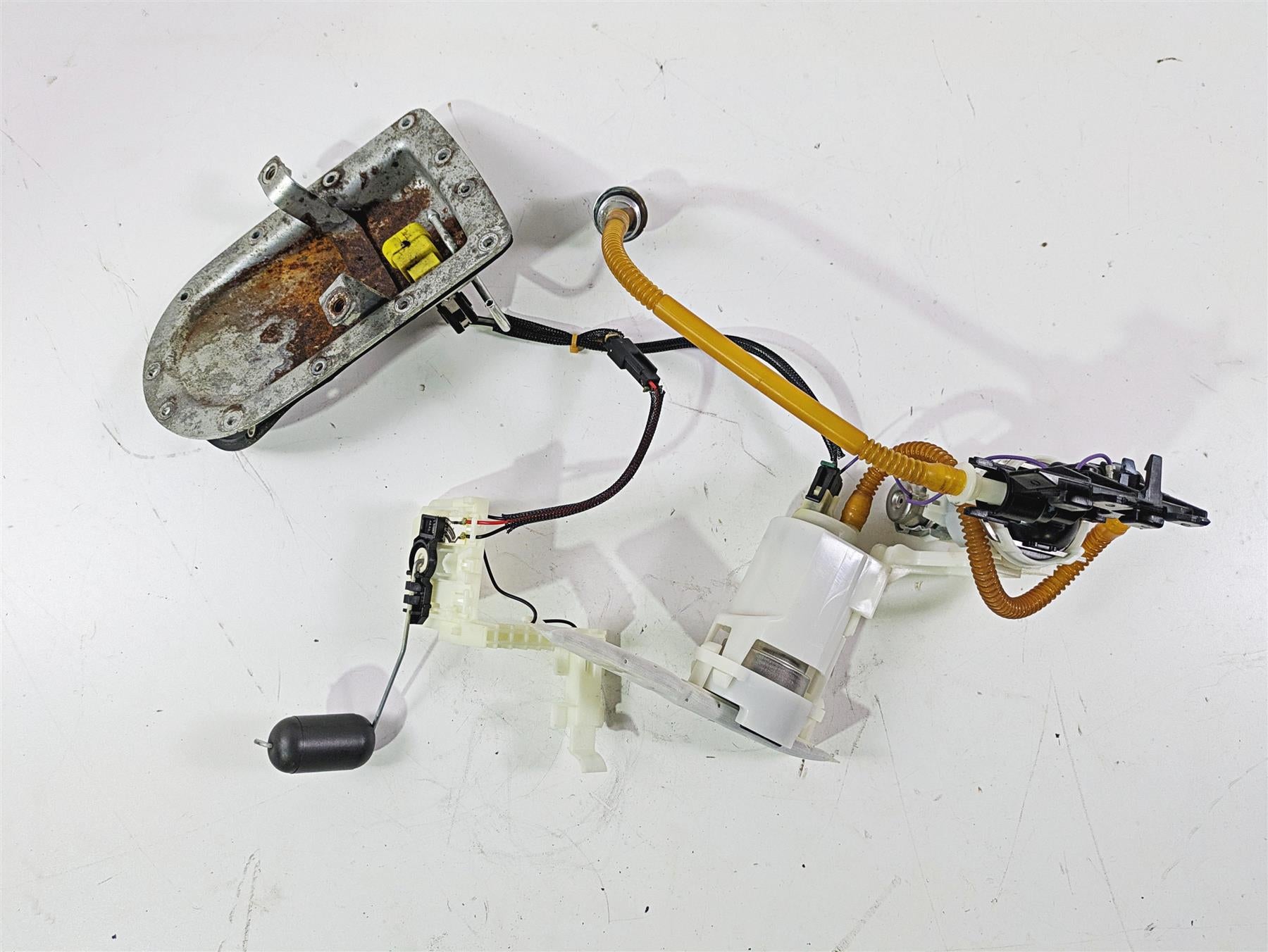 2015 Harley FXDF Dyna Fat Bob Fuel Gas Petrol Pump - Tested 75218-04D 75217-04A