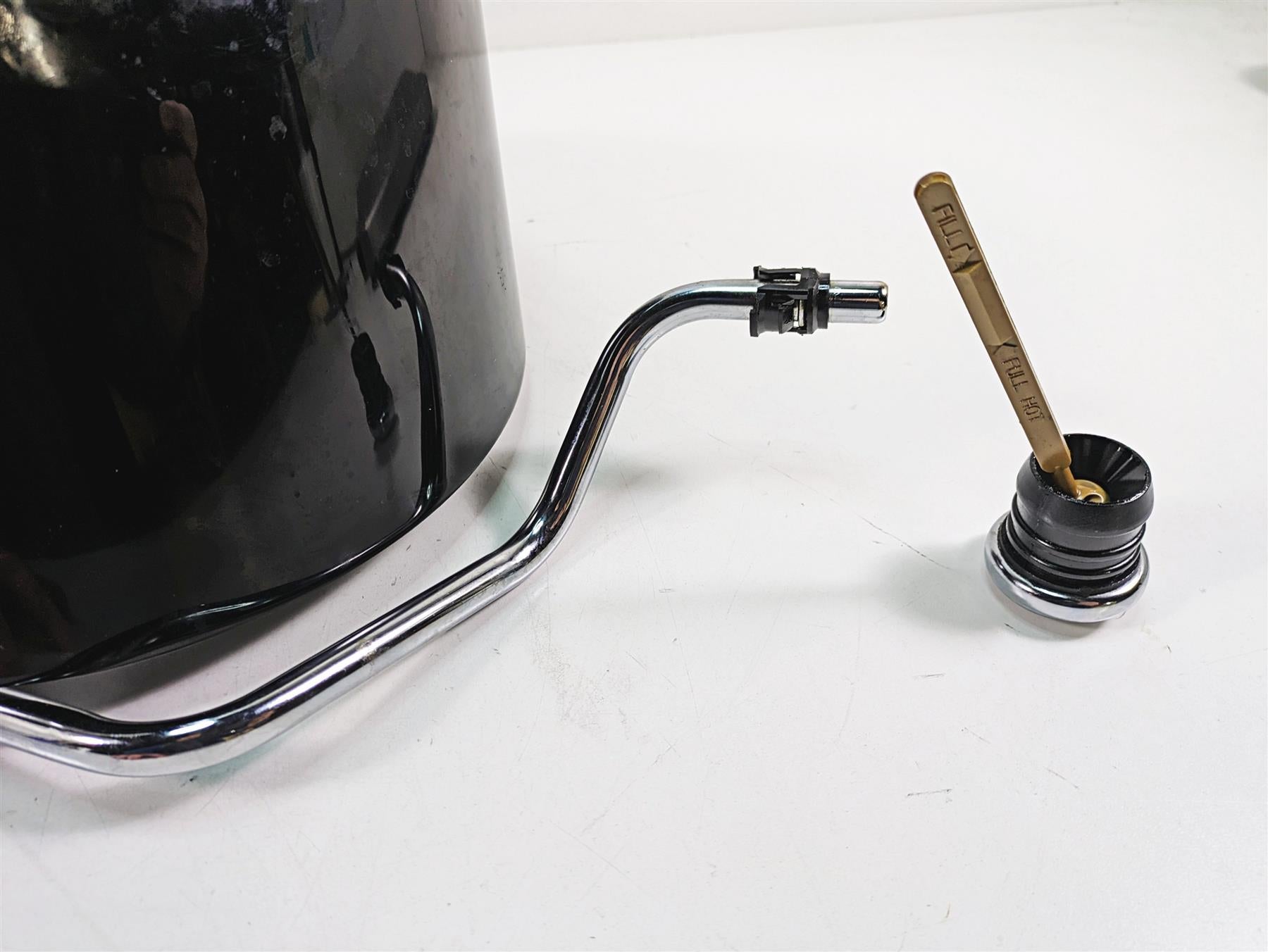 2009 Harley Softail FLSTSB Cross Bones Oil Tank Reservoir & Lines 62507-09DH {{ shop.shopifyCountryName }} - Mototech271