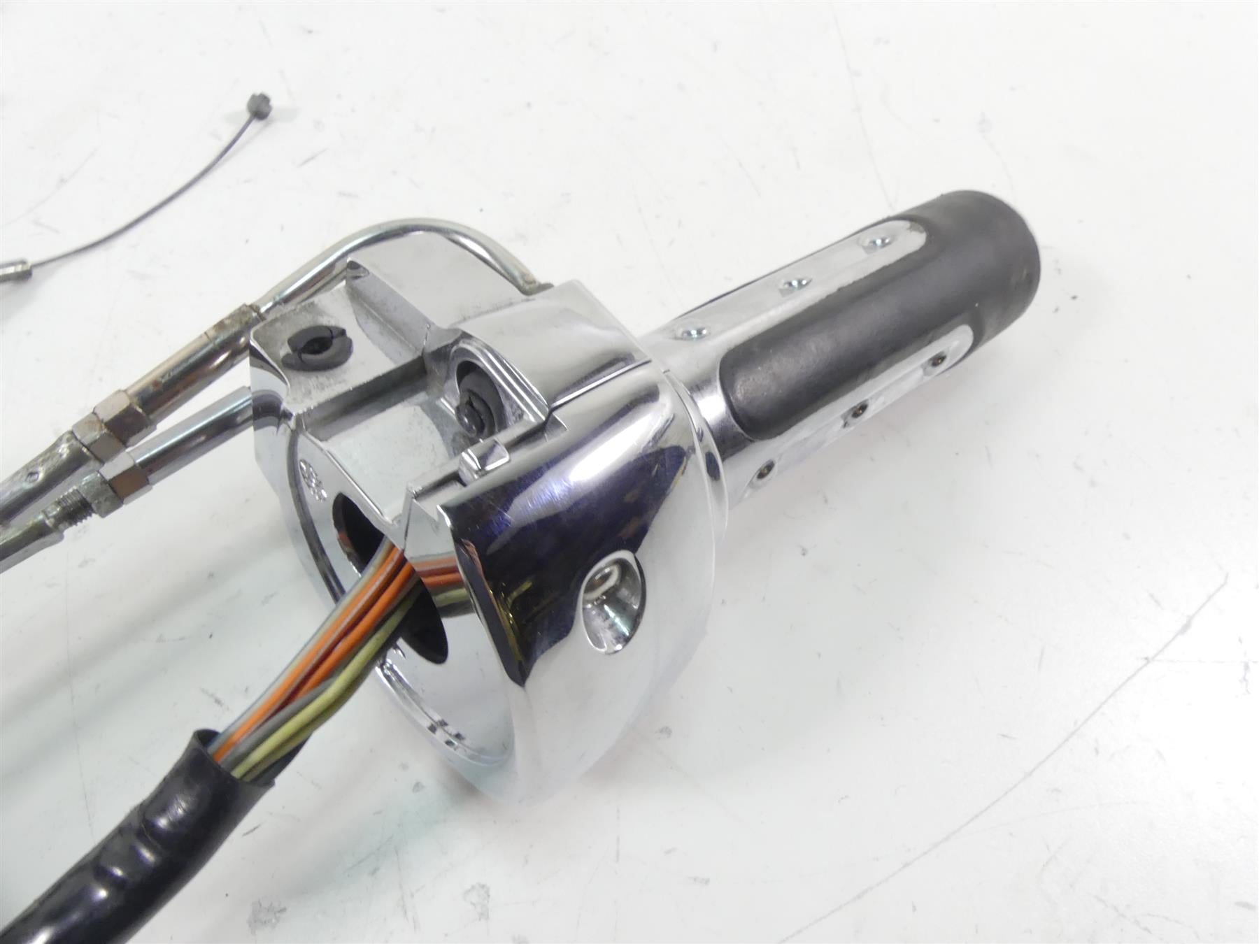2007 Harley Touring FLHR SE CVO Road King Right Start Control Switch 71684-06A {{ shop.shopifyCountryName }} - Mototech271