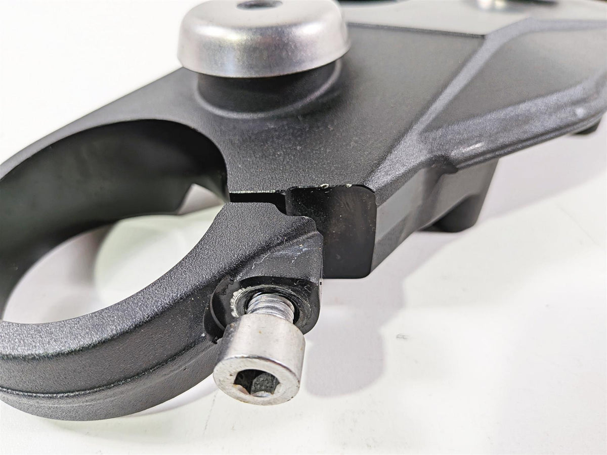 2019 Triumph Speed Triple RS 1050 Upper Triple Tree Steering Clamp T2042324 {{ shop.shopifyCountryName }} - Mototech271
