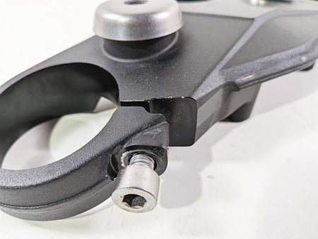 2019 Triumph Speed Triple RS 1050 Upper Triple Tree Steering Clamp T2042324 {{ shop.shopifyCountryName }} - Mototech271