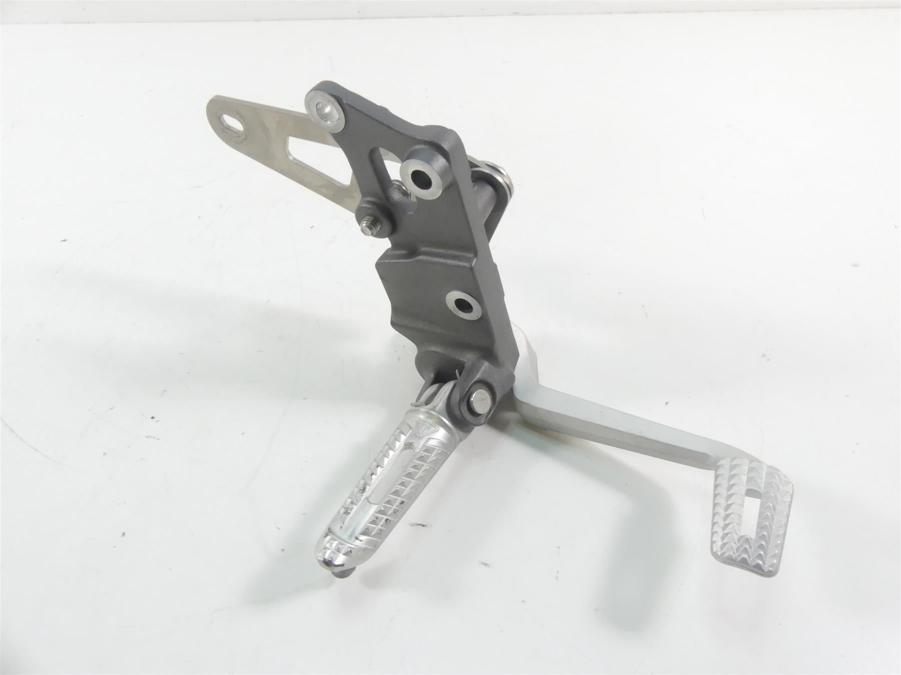 2020 Triumph Speed Triple RS 1050 Front Right Footpeg & Brake Pedal T2081766 {{ shop.shopifyCountryName }} - Mototech271