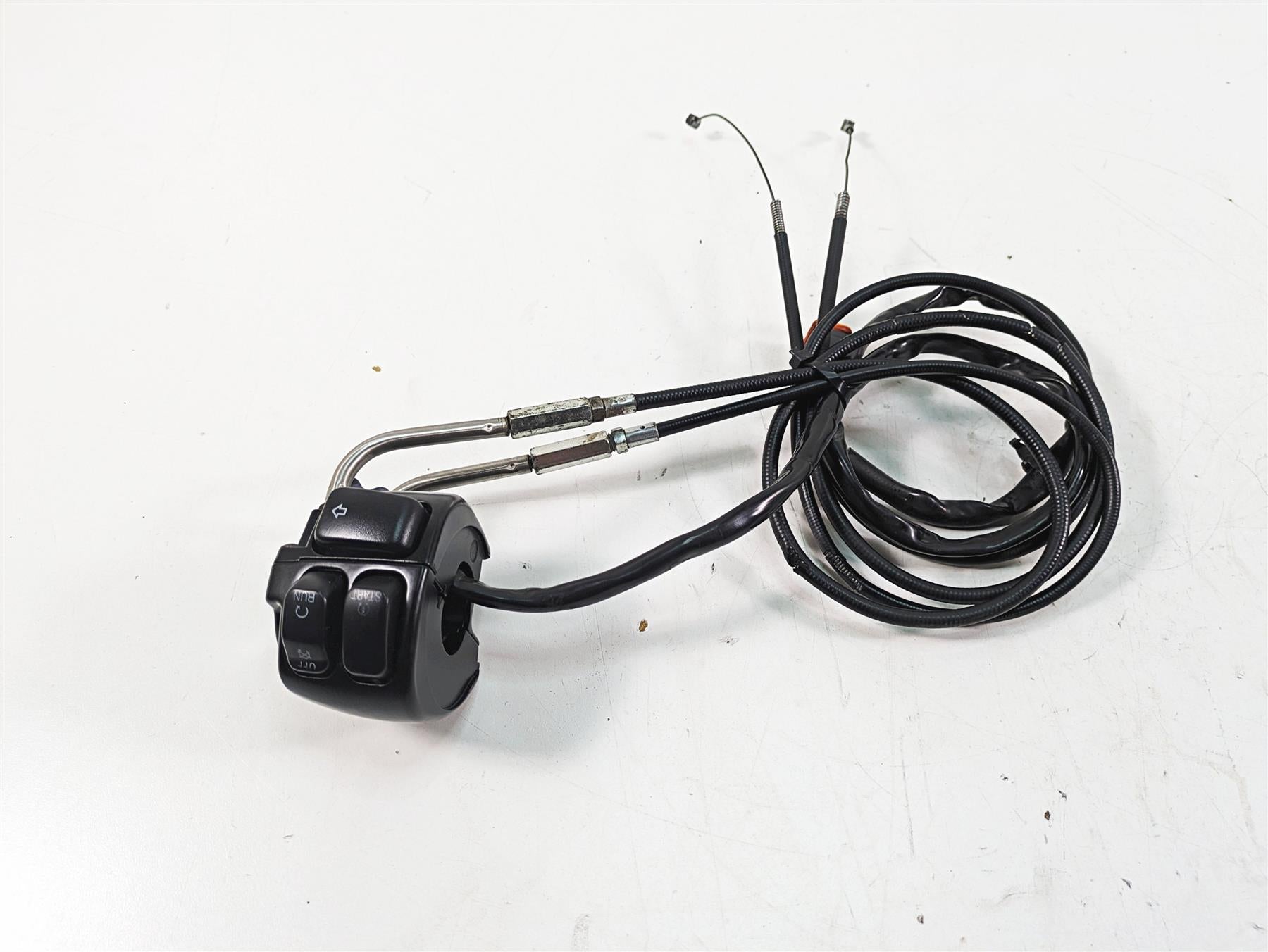 2000 Harley FXSTS Softail Springer Right Hand Control Switch 71684-06A 71621-08 {{ shop.shopifyCountryName }} - Mototech271