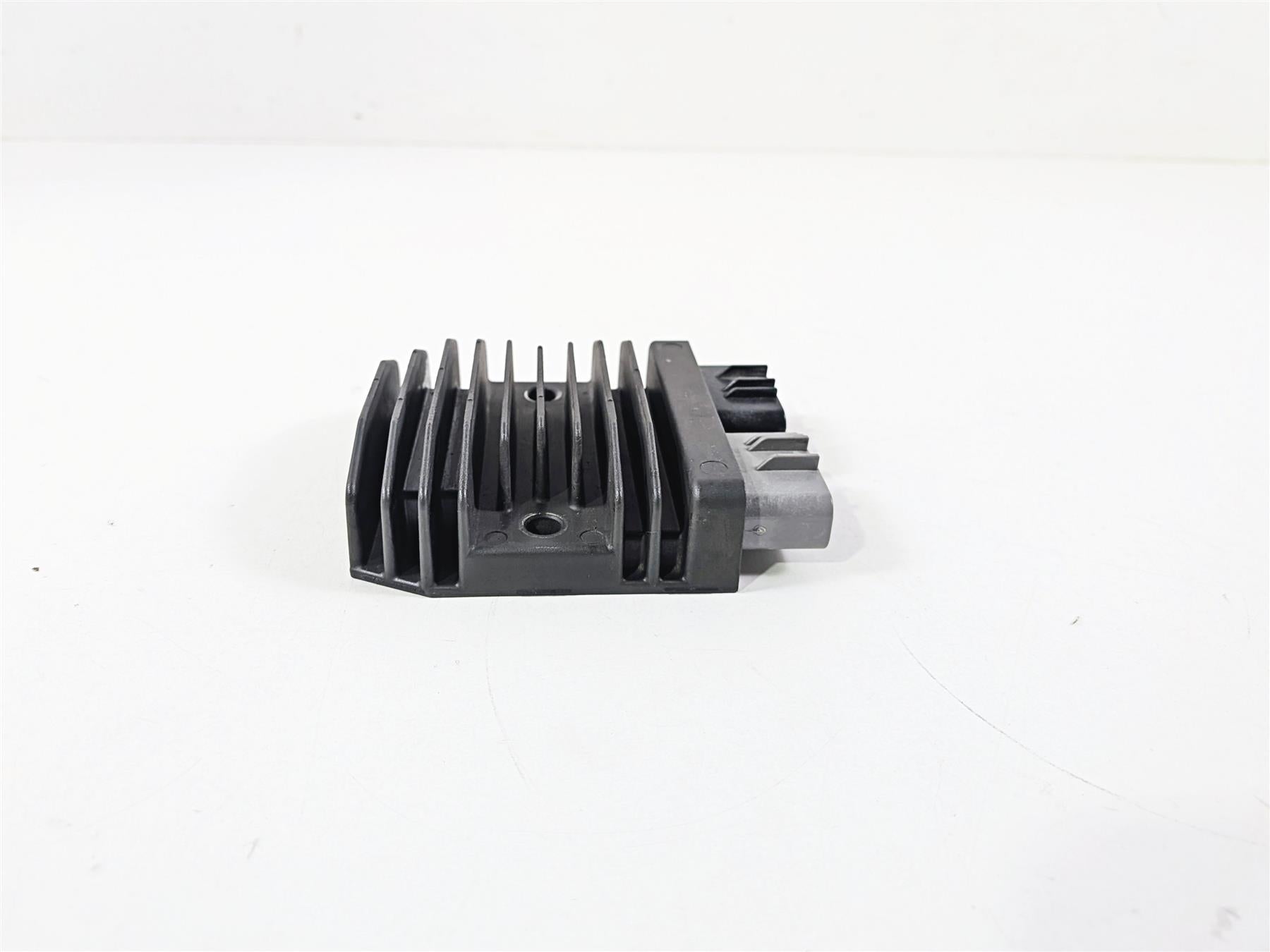 2023 Yamaha MT10 MTN1000 Rectifier Voltage Regulator 1D7-81960-10-00 FH027AA {{ shop.shopifyCountryName }} - Mototech271