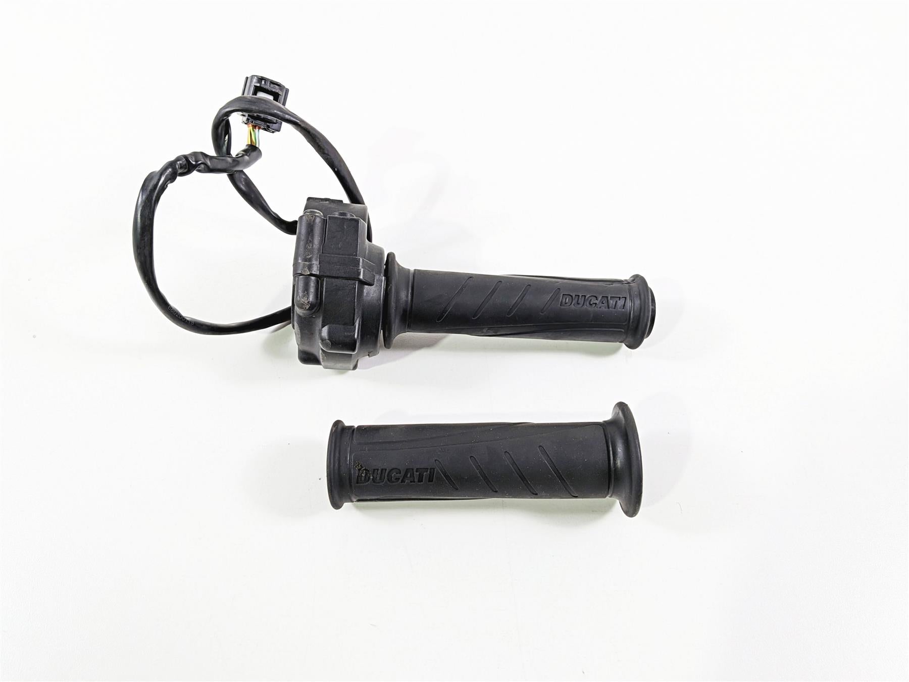 2019 Ducati 959 Panigale Ride Fly By Wire Throttle Set - Read 66020011B {{ shop.shopifyCountryName }} - Mototech271