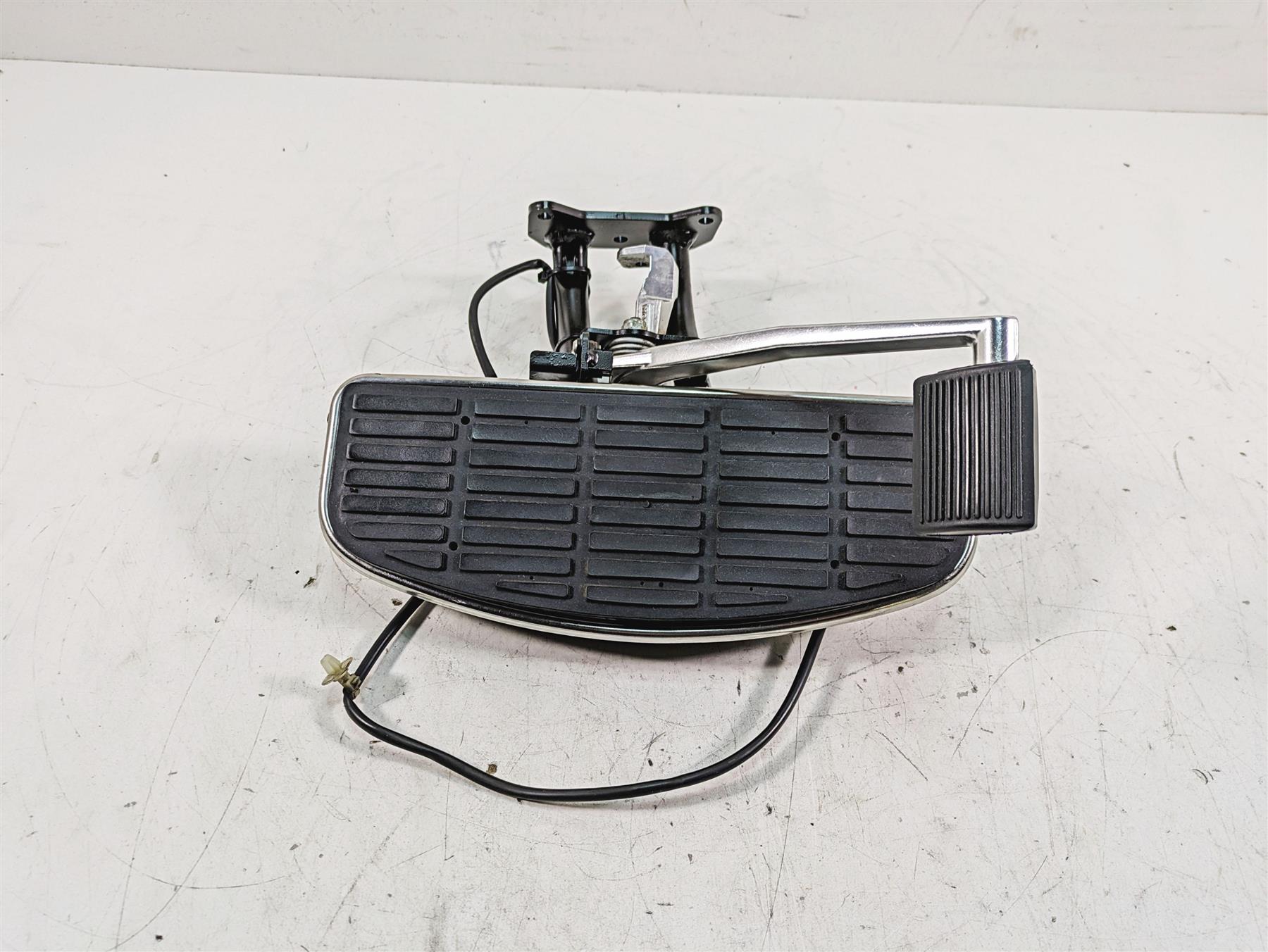 2014 Moto Guzzi California 1400 T Right Front Floorboard & Brake Pedal 887302 {{ shop.shopifyCountryName }} - Mototech271