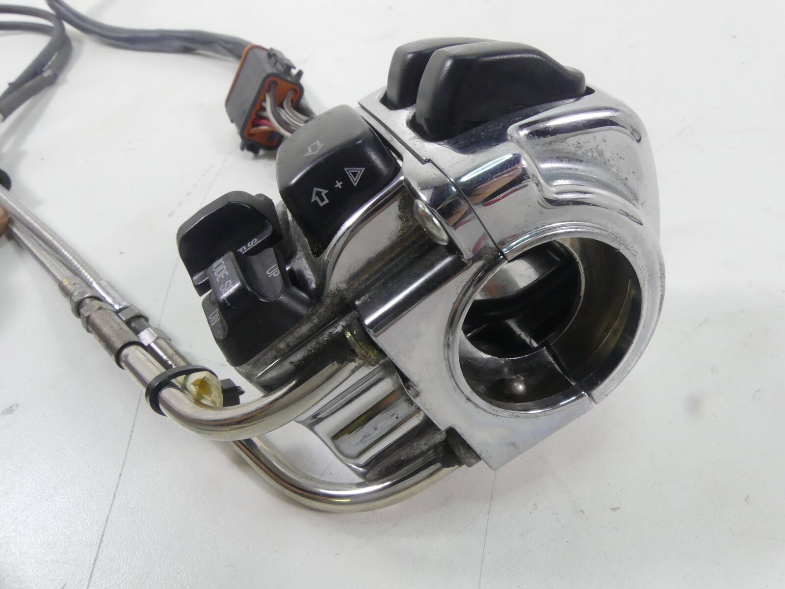2006 Harley Touring FLHCU SE CVO Right Control Switch Start Cruise -Read 71589-9 {{ shop.shopifyCountryName }} - Mototech271