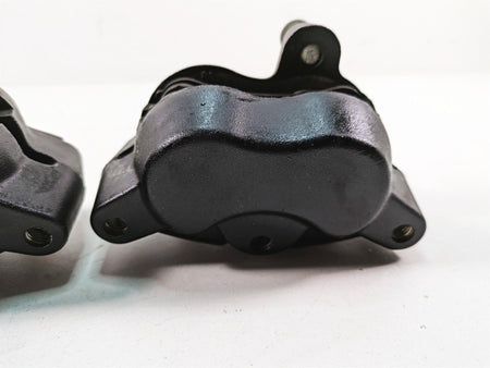 2009 Harley FXDF Dyna Fat Bob Front Brake Caliper Set 44046-08 44487-08 {{ shop.shopifyCountryName }} - Mototech271