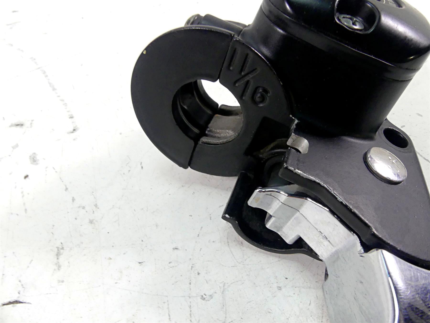 2002 Harley Touring FLHTC Electra Glide Front Brake Master Cylinder 41700737 {{ shop.shopifyCountryName }} - Mototech271