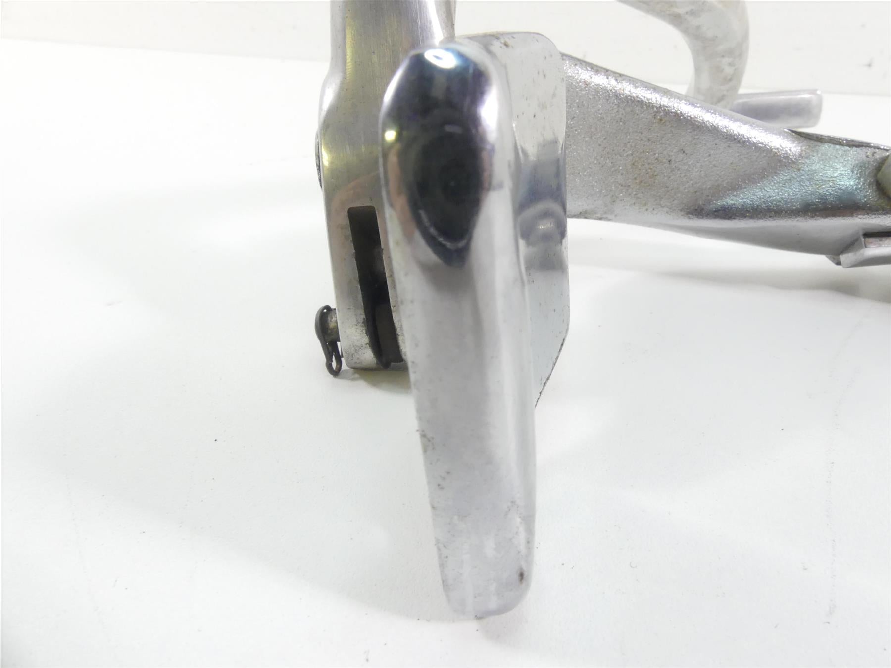 1999 Harley Dyna FXDL Low Rider Right Front Mid Footpeg & Brake Pedal 42502-90B {{ shop.shopifyCountryName }} - Mototech271