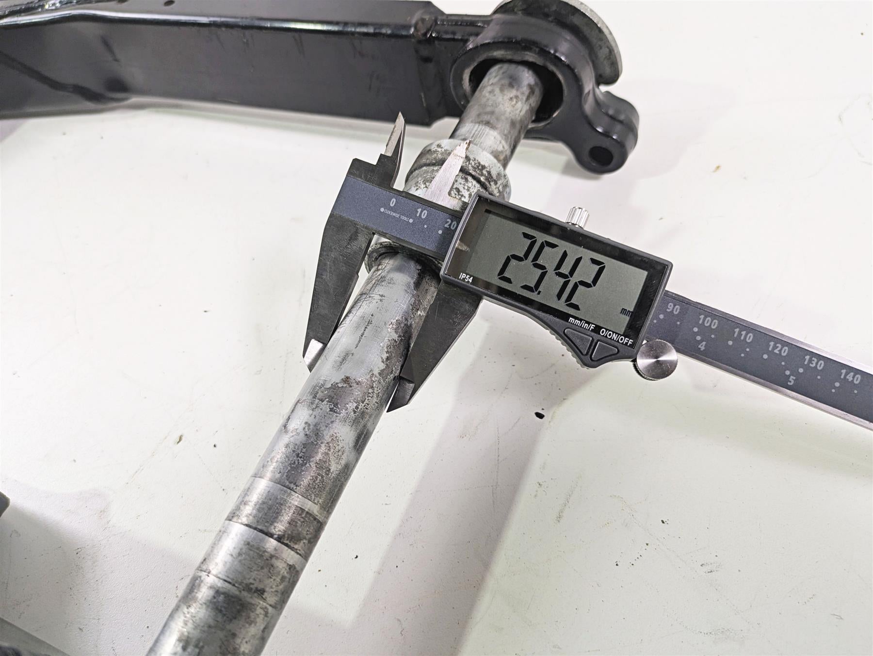 02-07 Harley Davidson Touring Swingarm Swing Arm & 1" Axle 45470-02 {{ shop.shopifyCountryName }} - Mototech271