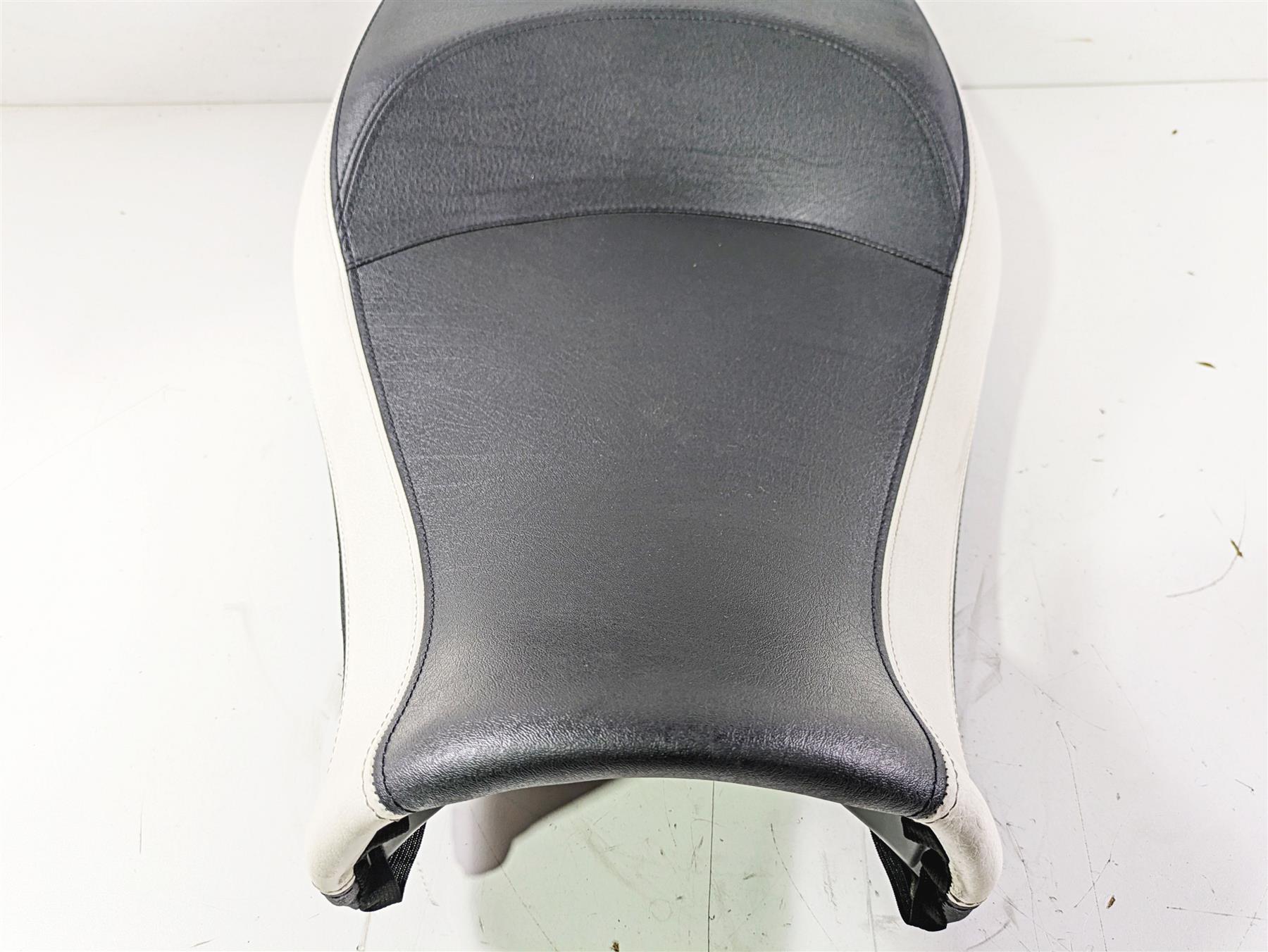 2014 Moto Guzzi California 1400 Touring Nice Duo Driver Seat Saddle 88749400C1 {{ shop.shopifyCountryName }} - Mototech271