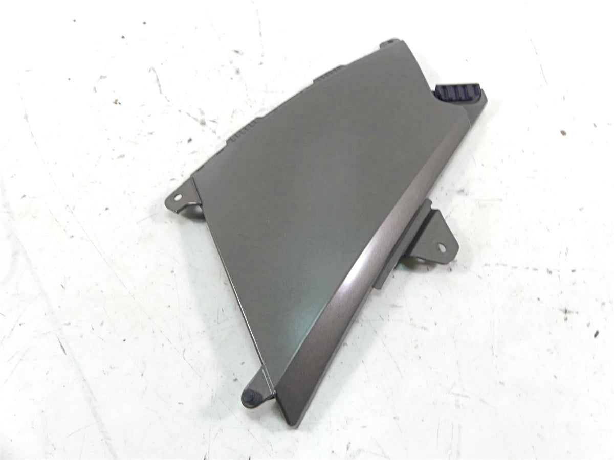 2009 BMW R1200 GS K25 Left Between Leg Side Cover Fairing 46637693433 {{ shop.shopifyCountryName }} - Mototech271