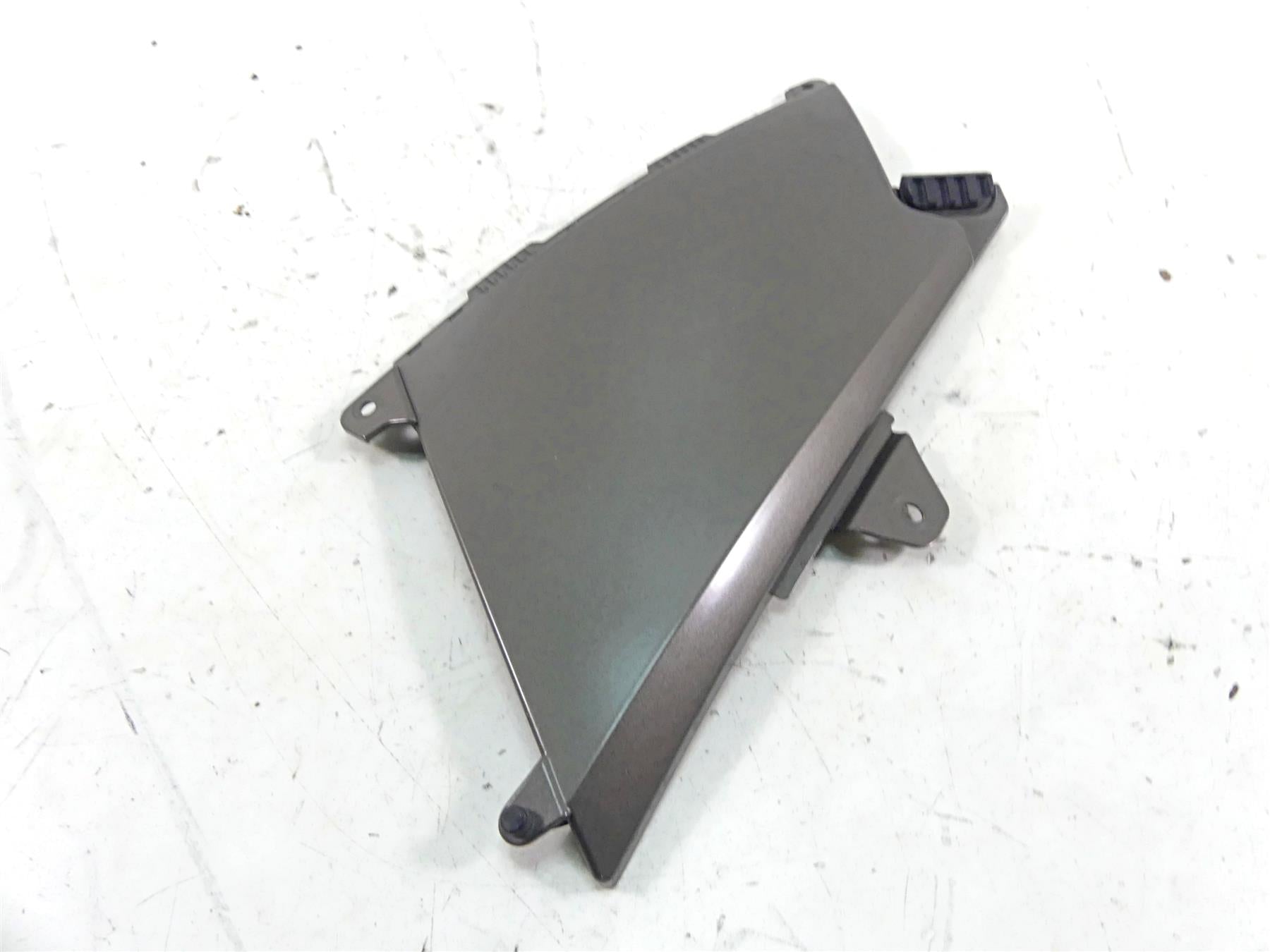 2009 BMW R1200 GS K25 Left Between Leg Side Cover Fairing 46637693433 {{ shop.shopifyCountryName }} - Mototech271