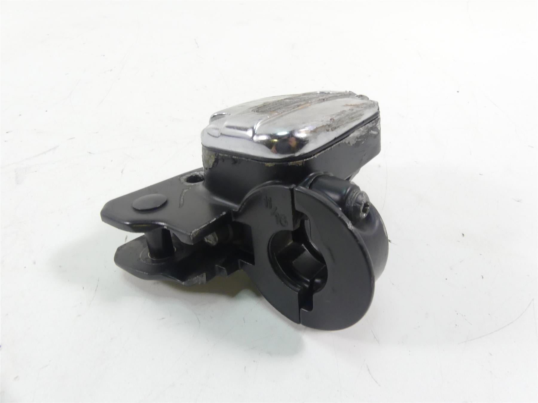 2011 Harley VRSCF Muscle Rod Clutch Master Cylinder 11/16" - Read 38744-09B {{ shop.shopifyCountryName }} - Mototech271