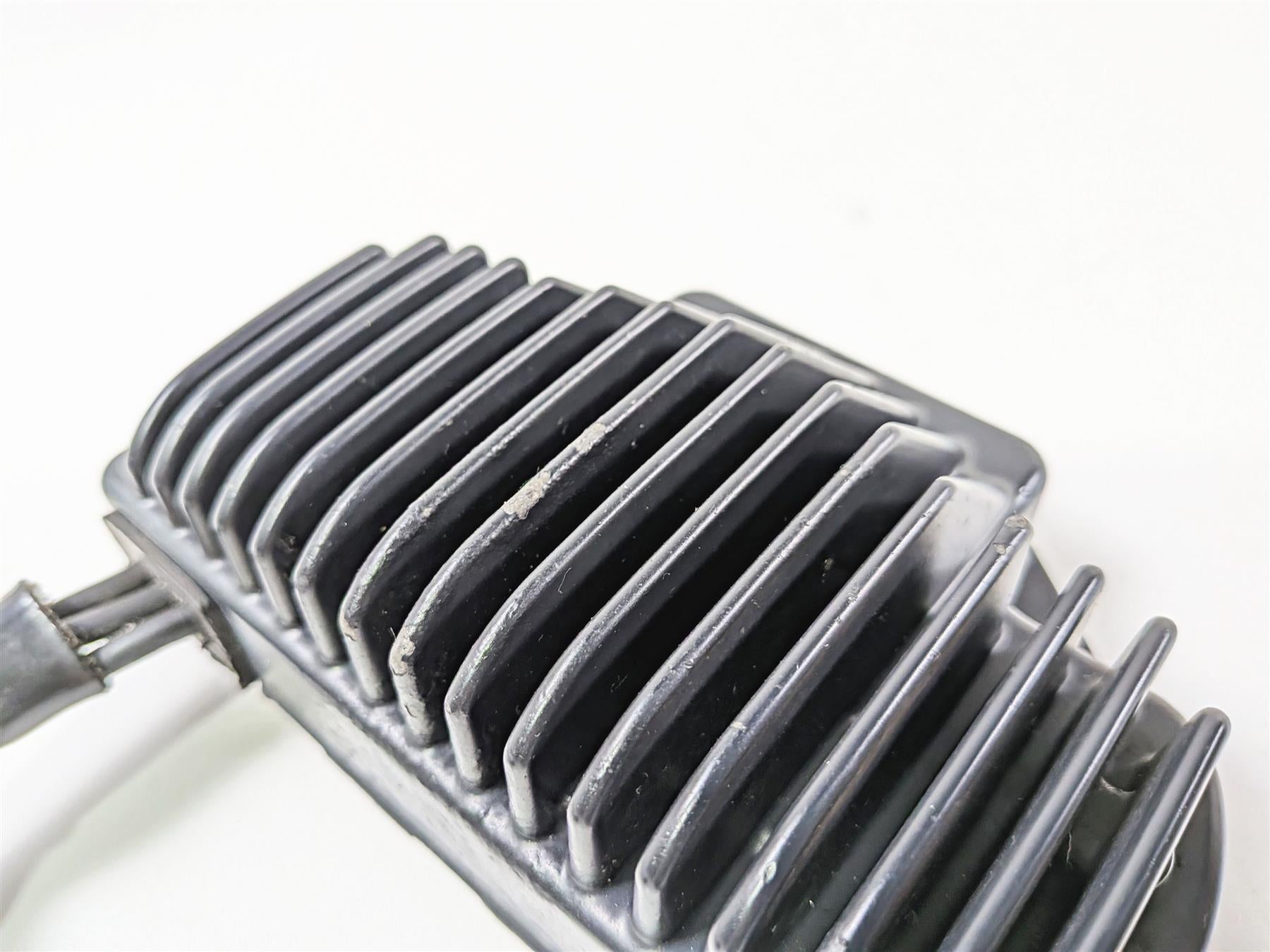 2007 Harley Dyna FXDB Street Bob Rectifier Voltage Regulator 74631-06 {{ shop.shopifyCountryName }} - Mototech271