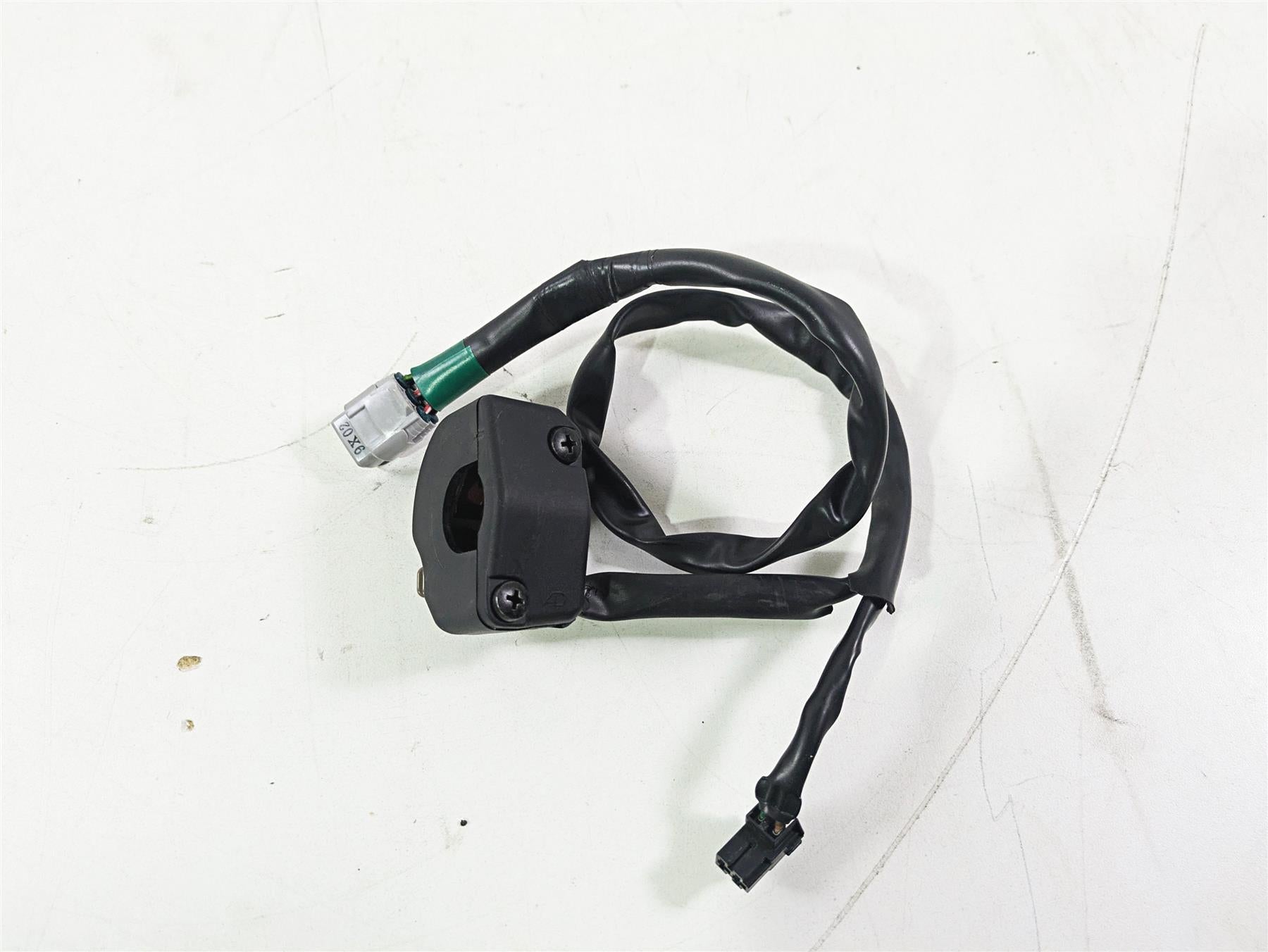 2020 Kawasaki ZX6R Ninja Right Hand Start Stop Kill Control Switch 46091-0421 {{ shop.shopifyCountryName }} - Mototech271