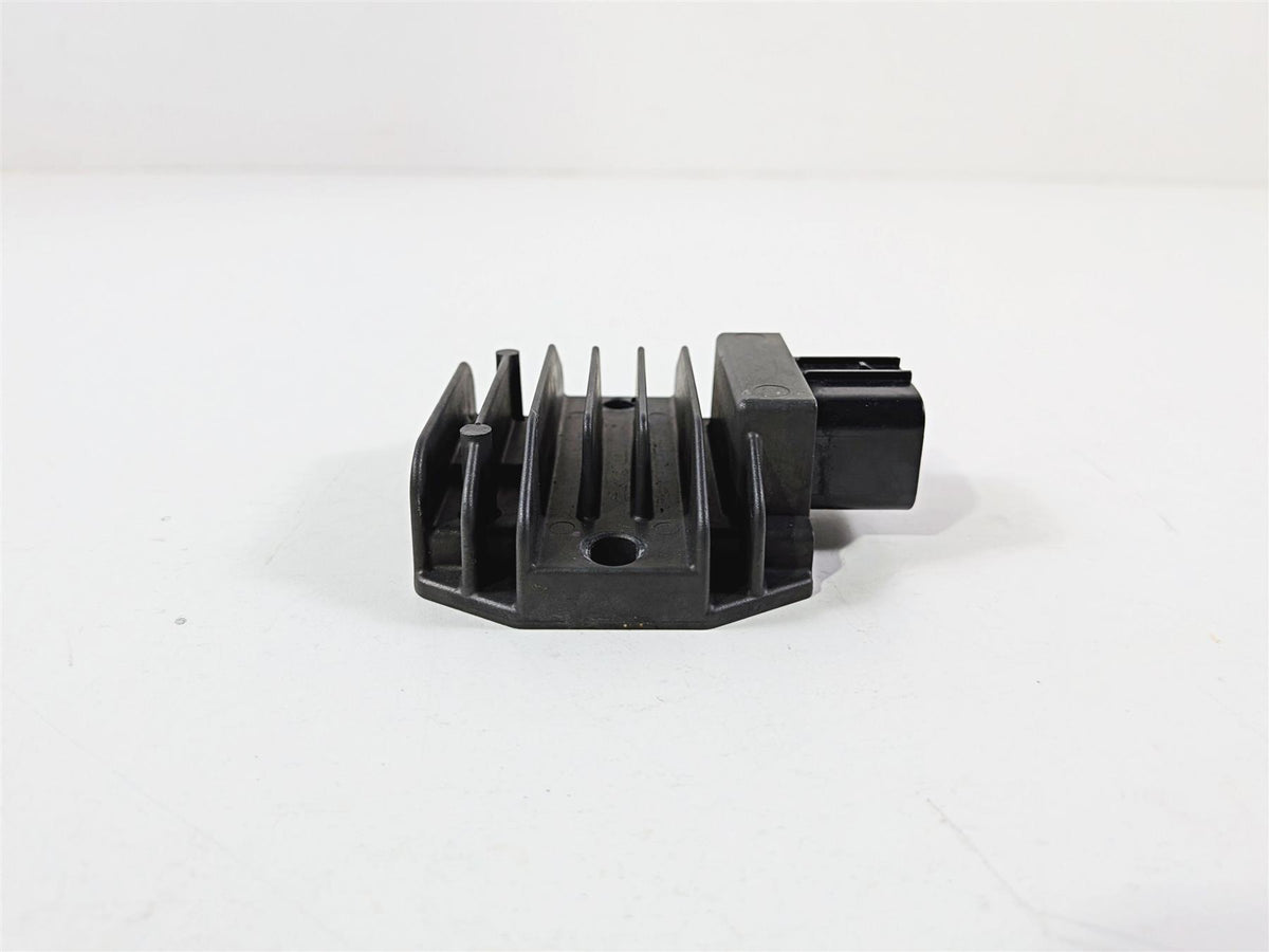 2016 Yamaha YZF R1 RN32 Rectifier Voltage Regulator 2CR-81960-00-00 FH022BA {{ shop.shopifyCountryName }} - Mototech271