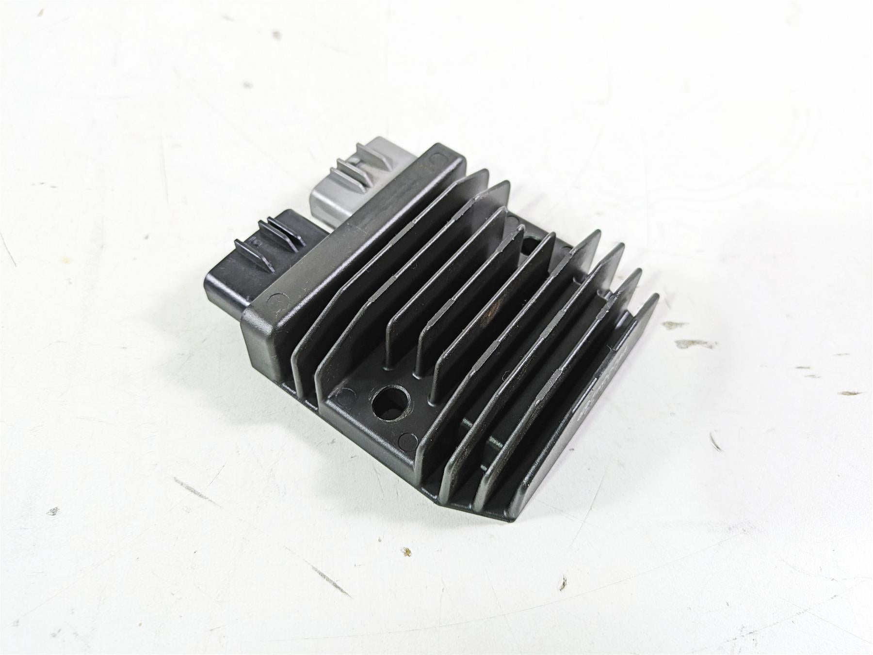 2021 Yamaha Tenere 700 XTZ7 Rectifier Voltage Regulator 1D7-81960-10-00 FH027AA {{ shop.shopifyCountryName }} - Mototech271