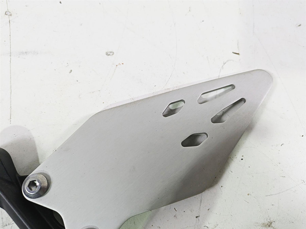 2024 Kawasaki ZX6R ZX636 Ninja Left Foot Peg + Mount & Guard 35063-0160-18R {{ shop.shopifyCountryName }} - Mototech271