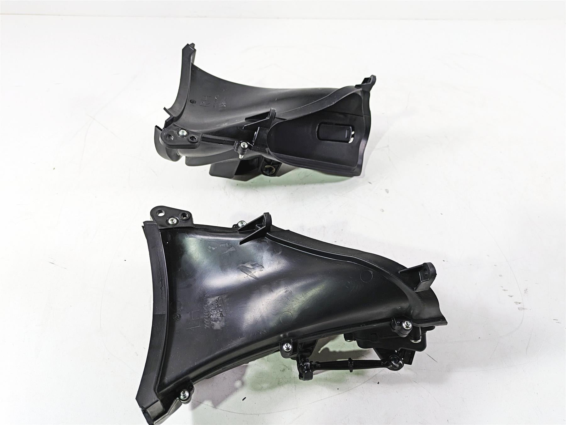 2017 Harley Touring FLTRXS Road Glide Front Air Inlet Duct Set 29200072 {{ shop.shopifyCountryName }} - Mototech271