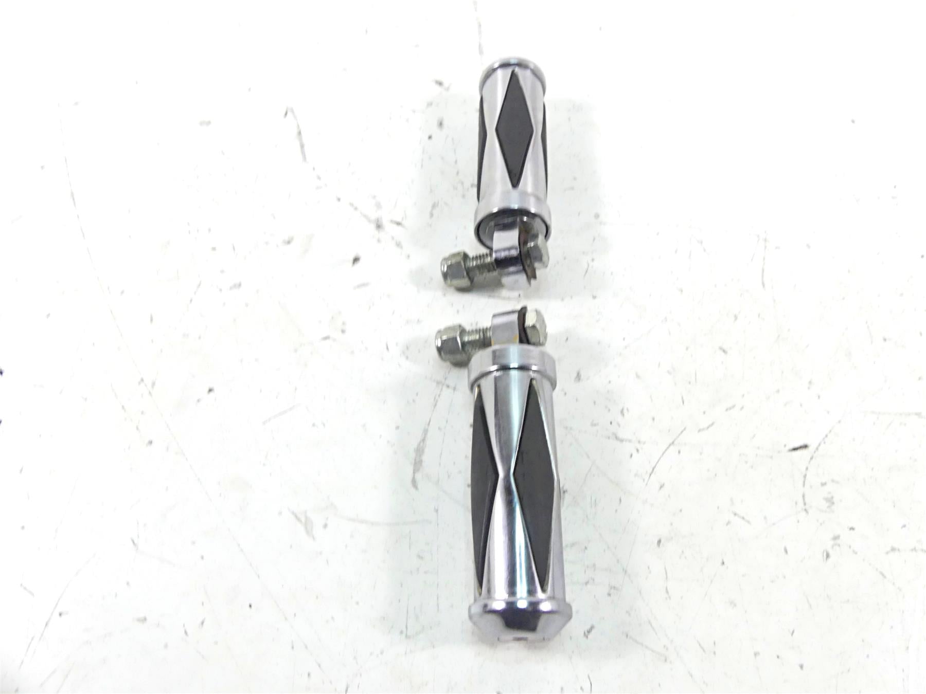 1997 Harley Sportster XL1200 C Rear Passenger Foot Peg Set {{ shop.shopifyCountryName }} - Mototech271