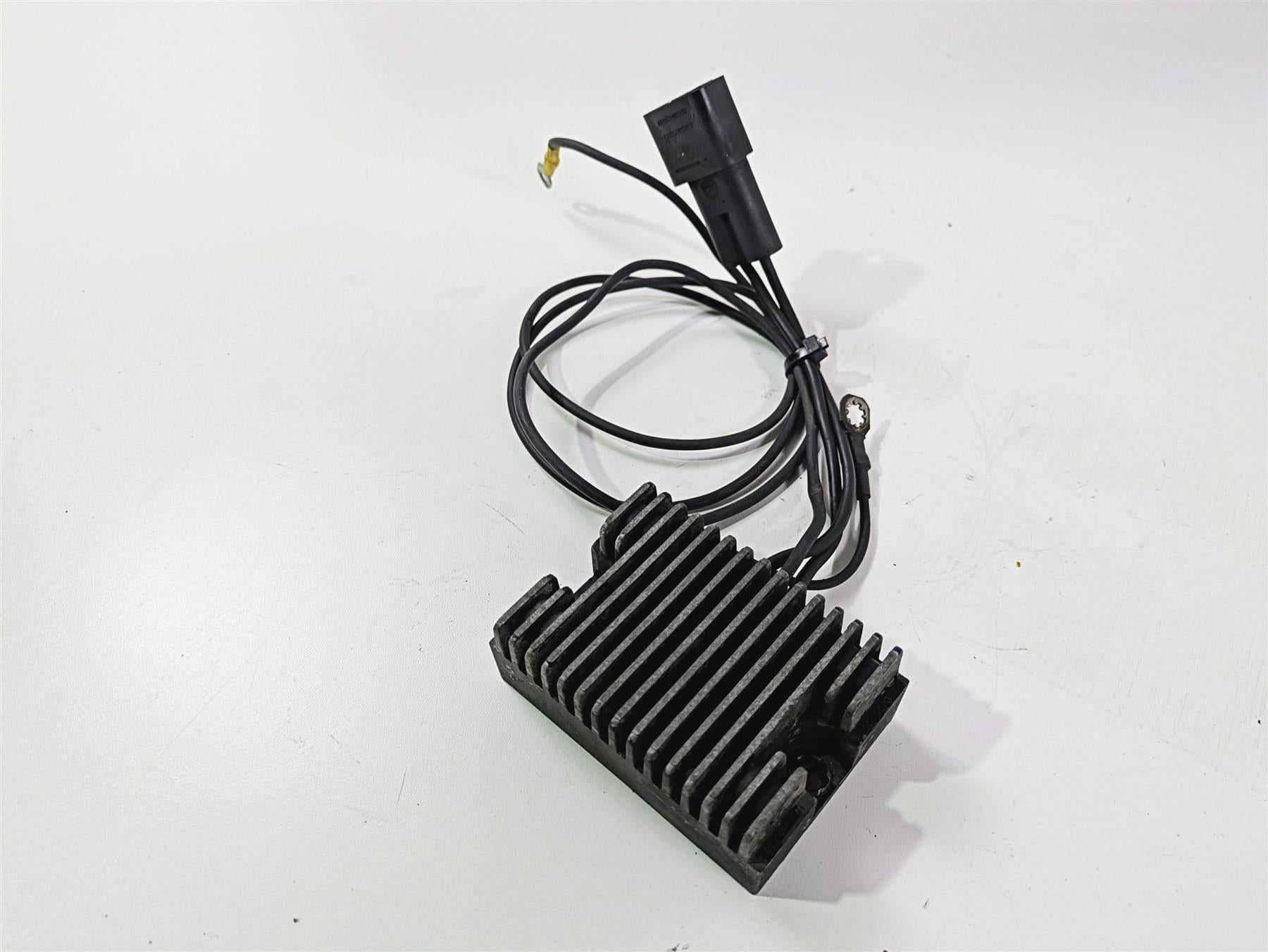 1999 Harley Dyna FXDL Low Rider Rectifier Voltage Regulator 74518-99A {{ shop.shopifyCountryName }} - Mototech271