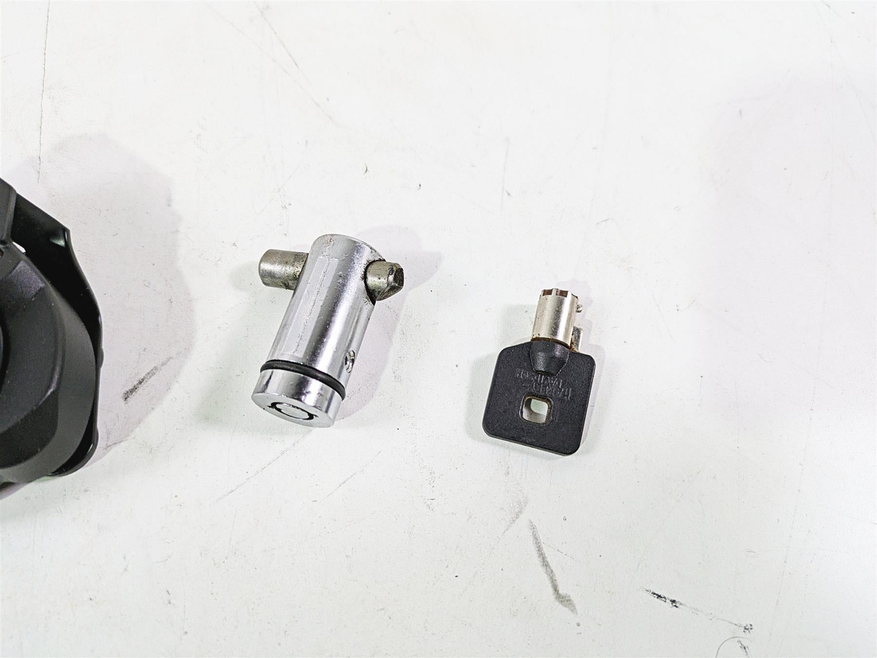 2010 Harley VRSCF Muscle Rod Ignition Switch Key Steering Lock Set 70020-05 {{ shop.shopifyCountryName }} - Mototech271
