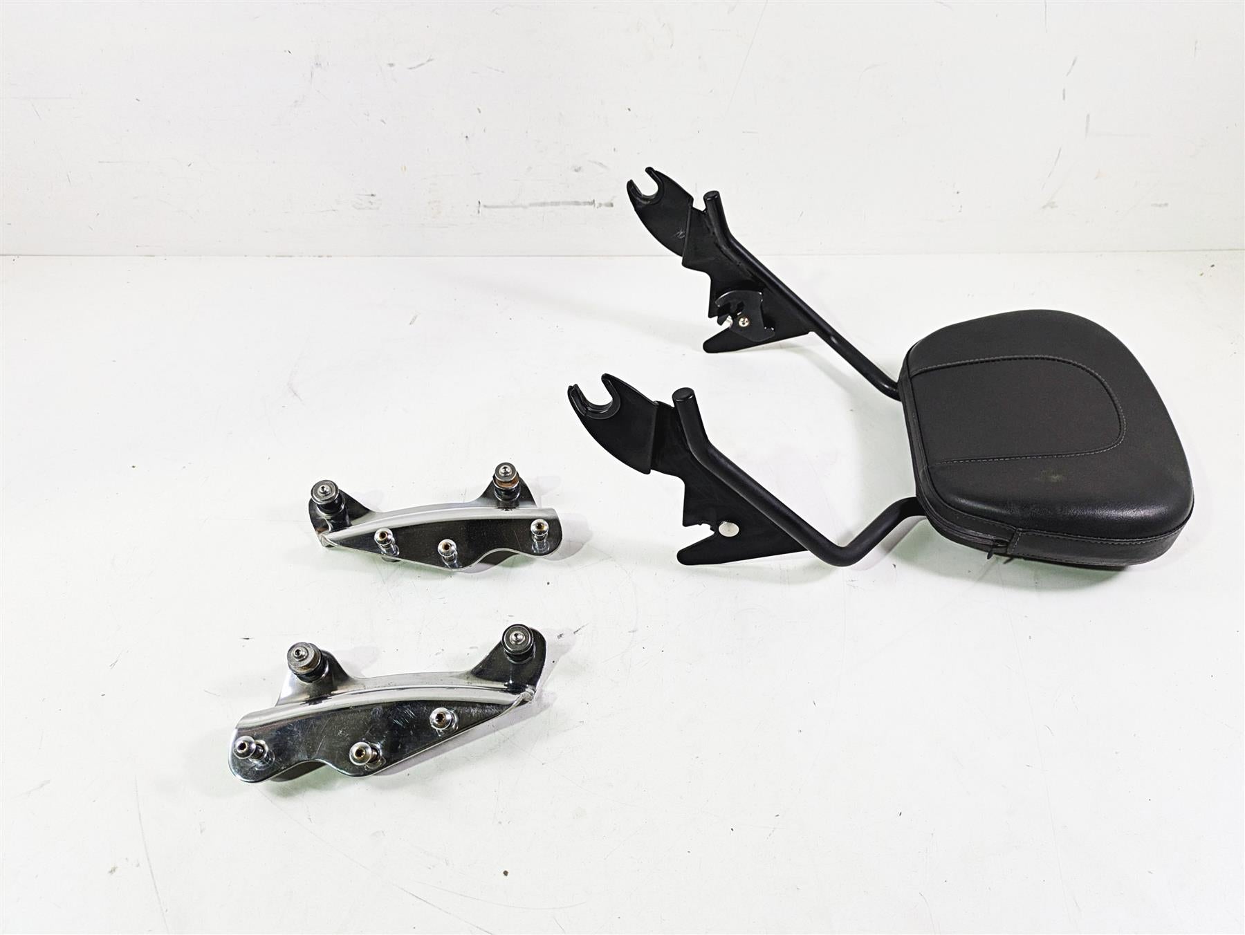 2011 Harley Touring FLHTCUSE CVO E-Glide Passenger Backrest & Mounts 52627-09 {{ shop.shopifyCountryName }} - Mototech271