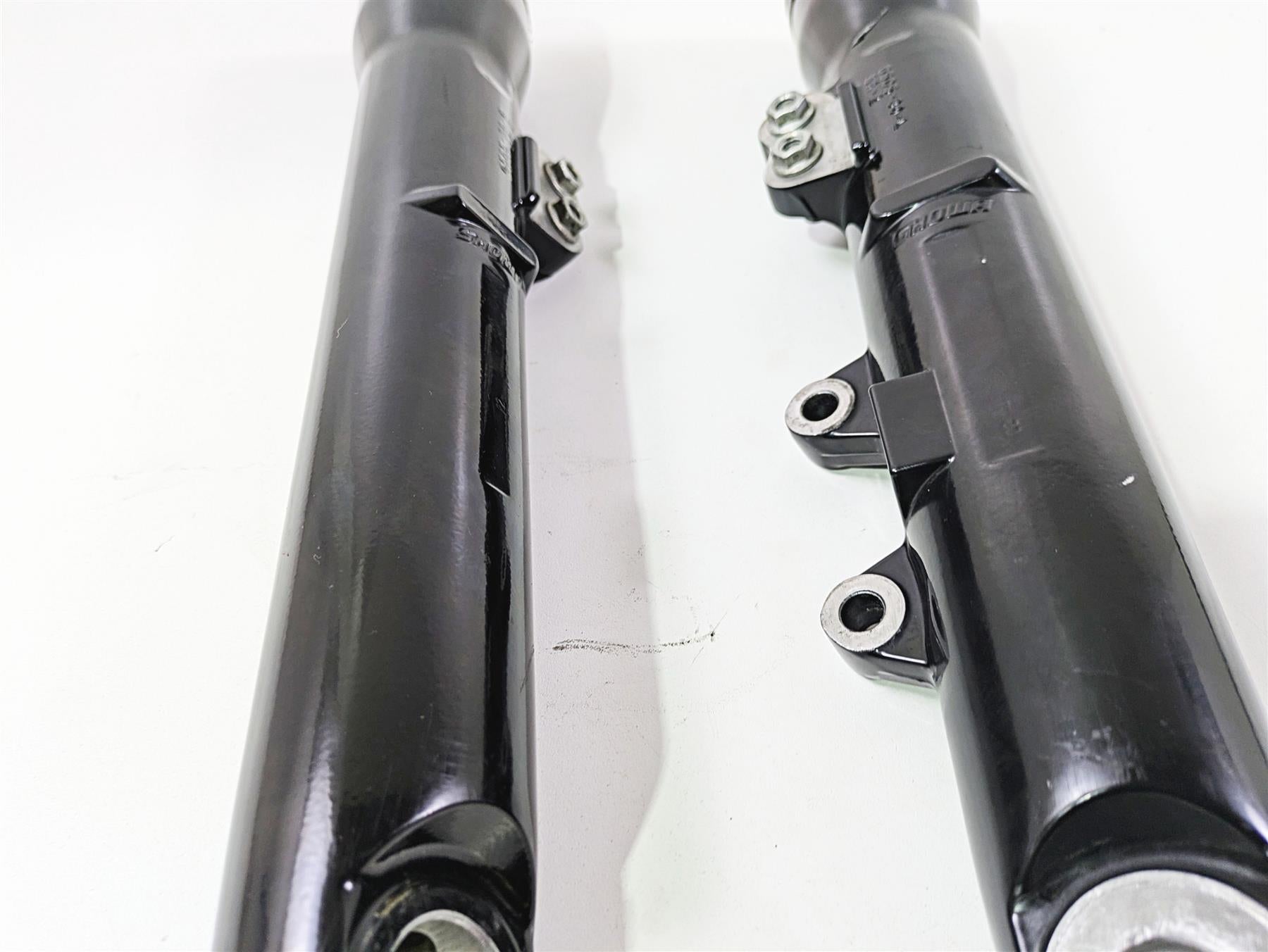 2011 Harley FXDC Dyna Super Glide Showa Front Fork Lowers 49 46607-06A 46608-06B {{ shop.shopifyCountryName }} - Mototech271