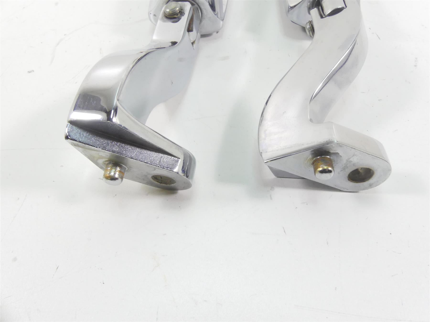 2005 Harley Touring FLHRSI Road King Rear Passenger Footpeg Set 49036-04A {{ shop.shopifyCountryName }} - Mototech271