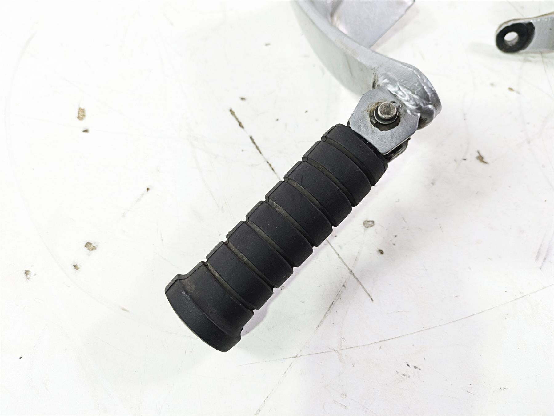 2004 Victory Kingpin Rear Passenger Pillion Footpeg Foot Peg Set 1014126 1014127 {{ shop.shopifyCountryName }} - Mototech271