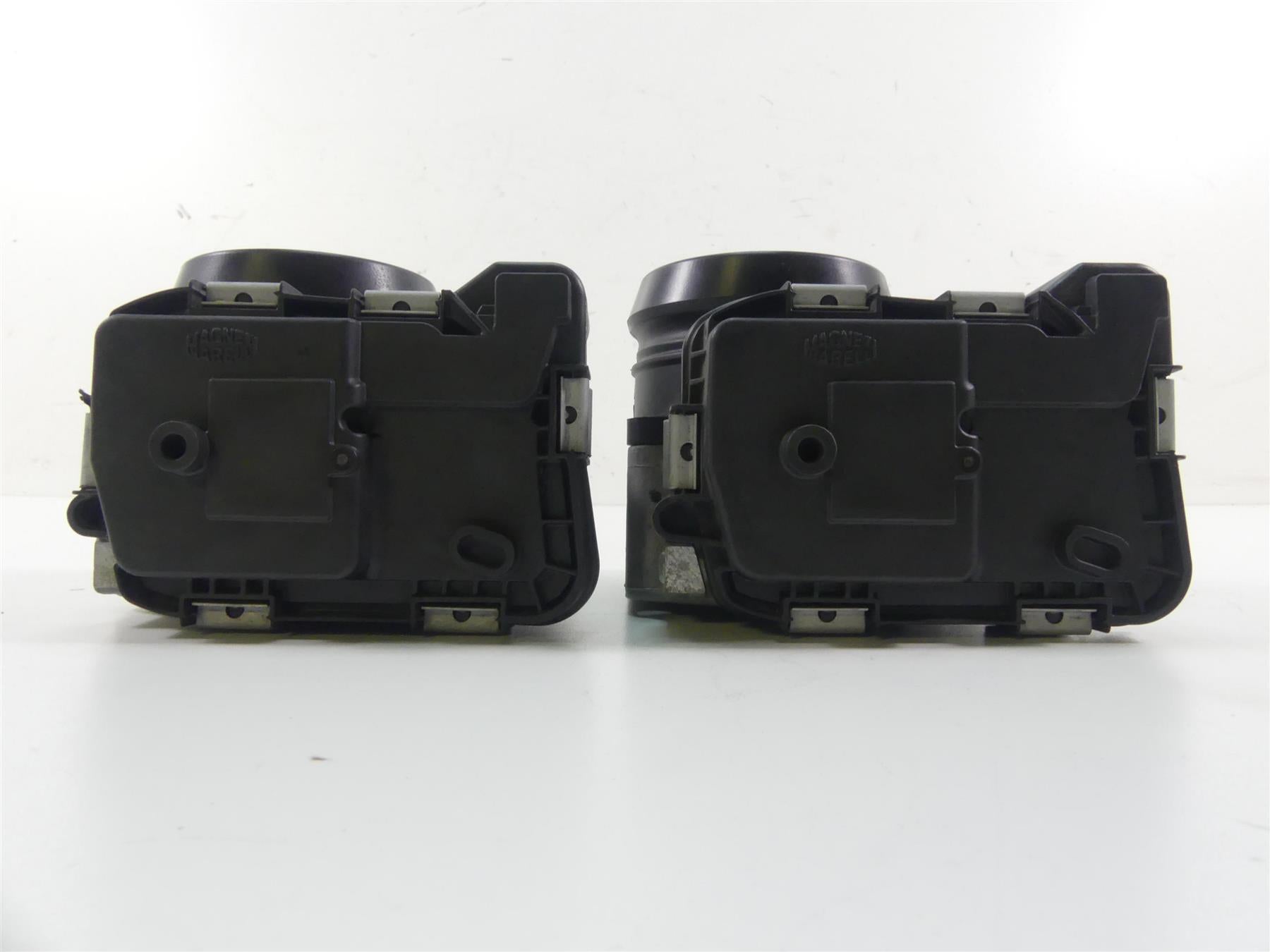 2014 Ducati Hypermotard 821 SP Throttle Bodies Body Fuel Injection Set 28240901A {{ shop.shopifyCountryName }} - Mototech271