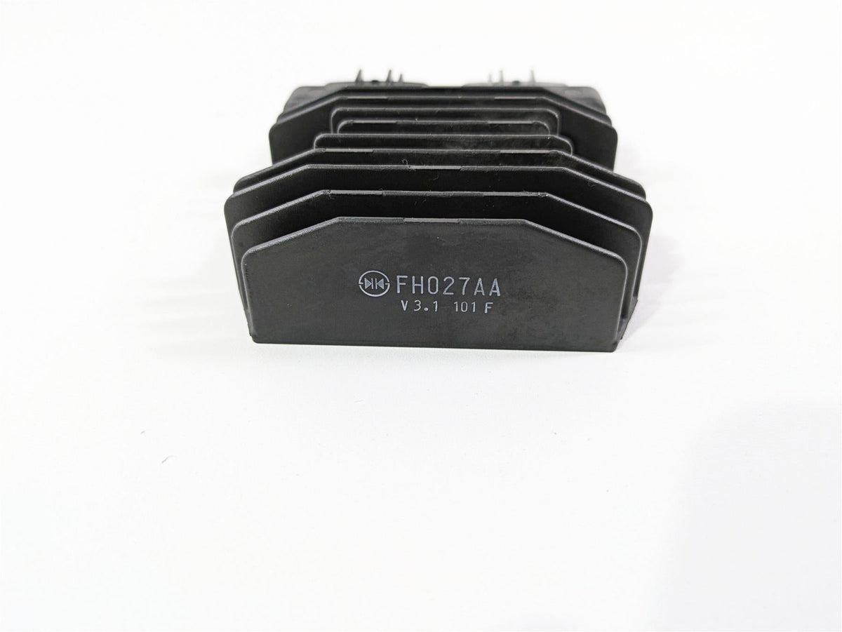 2024 Triumph Tiger 900 GT Rectifier Voltage Regulator FH027AA T1300675 {{ shop.shopifyCountryName }} - Mototech271